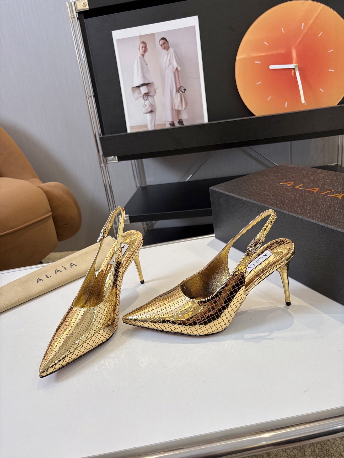 NO:231533,Price: Brand Alaia 5 Alaia counter latest hollow single shoes AlAIA pointed-toe high heel shiny single shoes, countless designers regard him as 