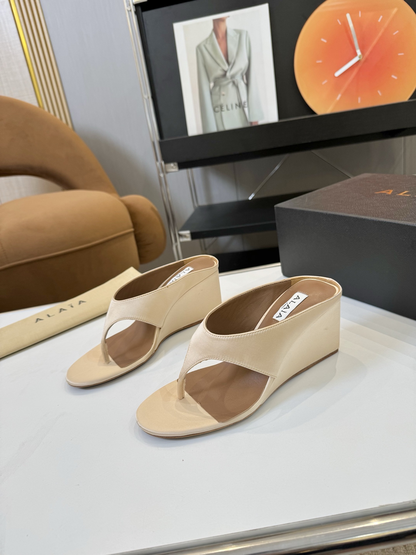 NO:252563,Price: Brand Alaia 25’s wedge series AlAIA pointed high heel slippers!  Countless designers regard him as 