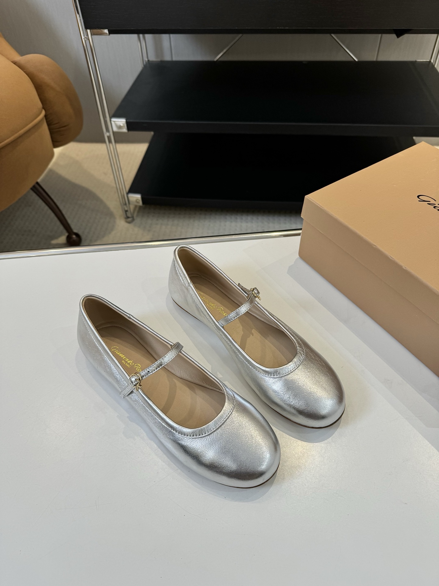 Gianvito Rossi Spring/Summer 25s Shoes: Premium Leather, Comfortable, Unique Colors. - 图片 2