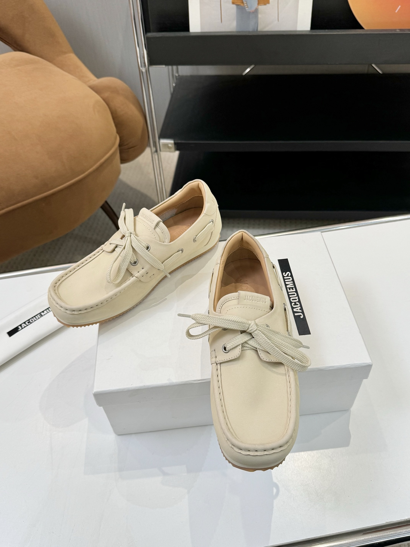 Fashionable Jacquemus Cardigan for $700 with Unique Square Design and Cute Girly Look. - 图片 8