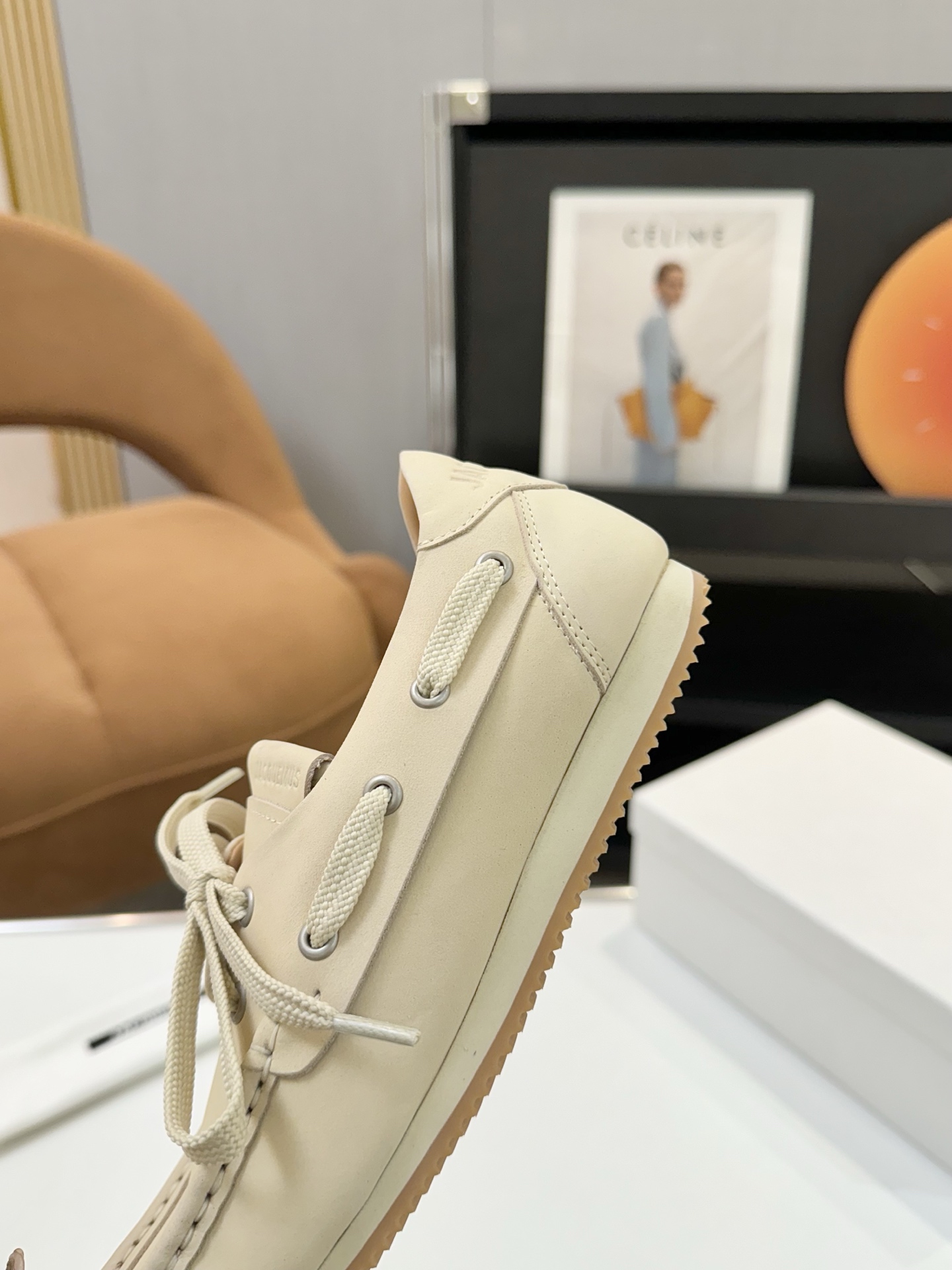 Fashionable Jacquemus Cardigan for $700 with Unique Square Design and Cute Girly Look. - 图片 6