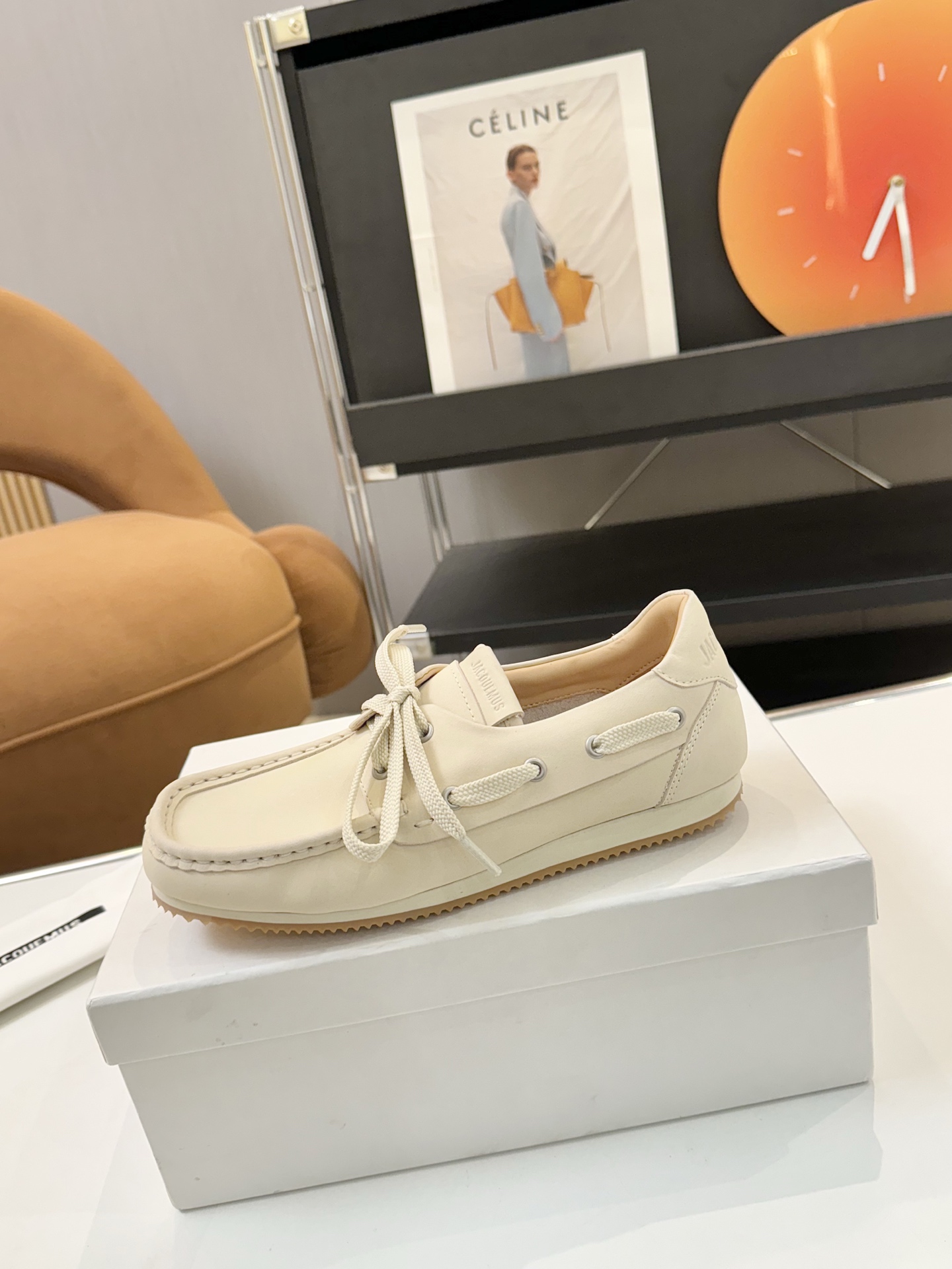 Fashionable Jacquemus Cardigan for $700 with Unique Square Design and Cute Girly Look. - 图片 4