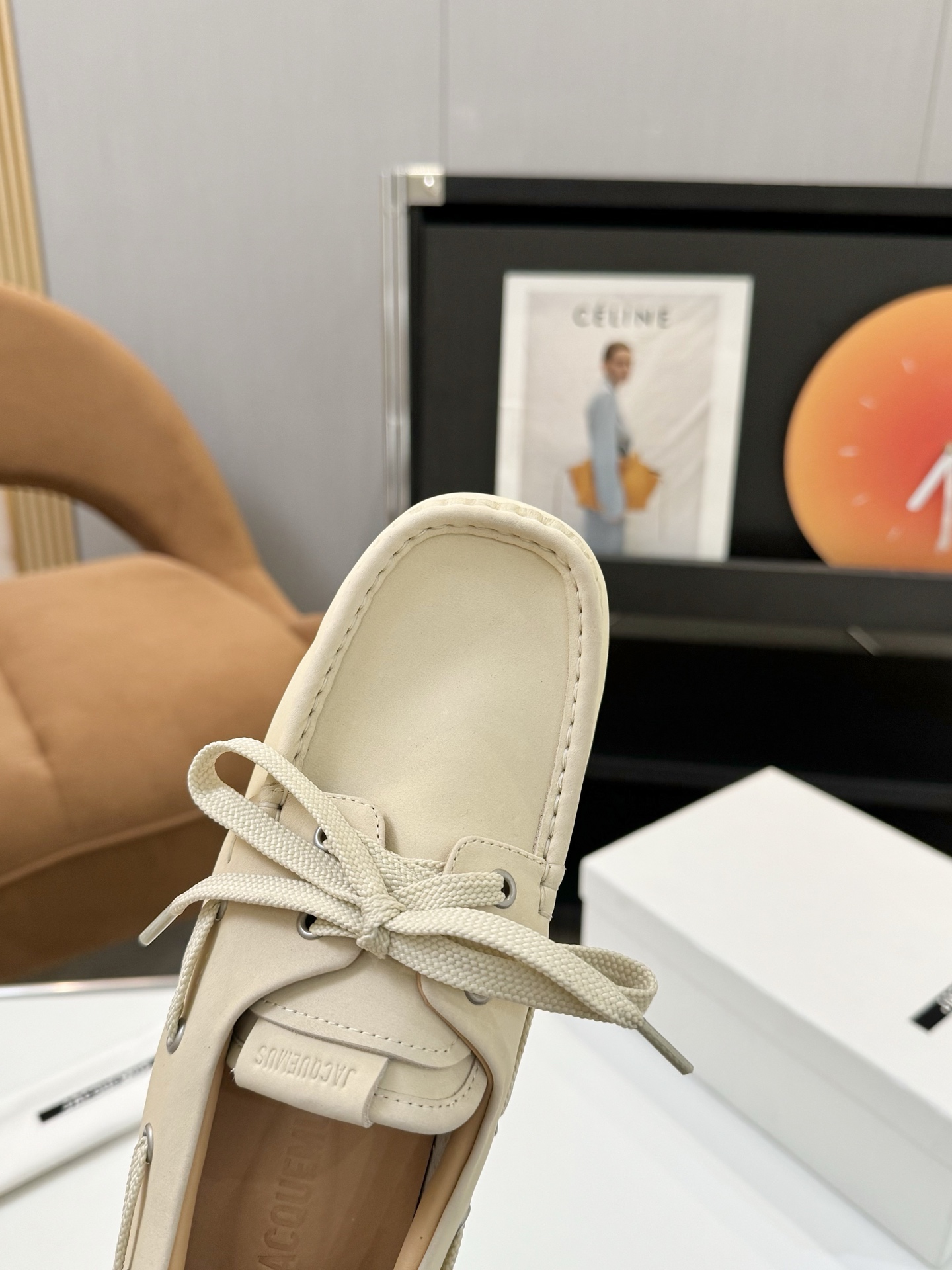 Fashionable Jacquemus Cardigan for $700 with Unique Square Design and Cute Girly Look. - 图片 5