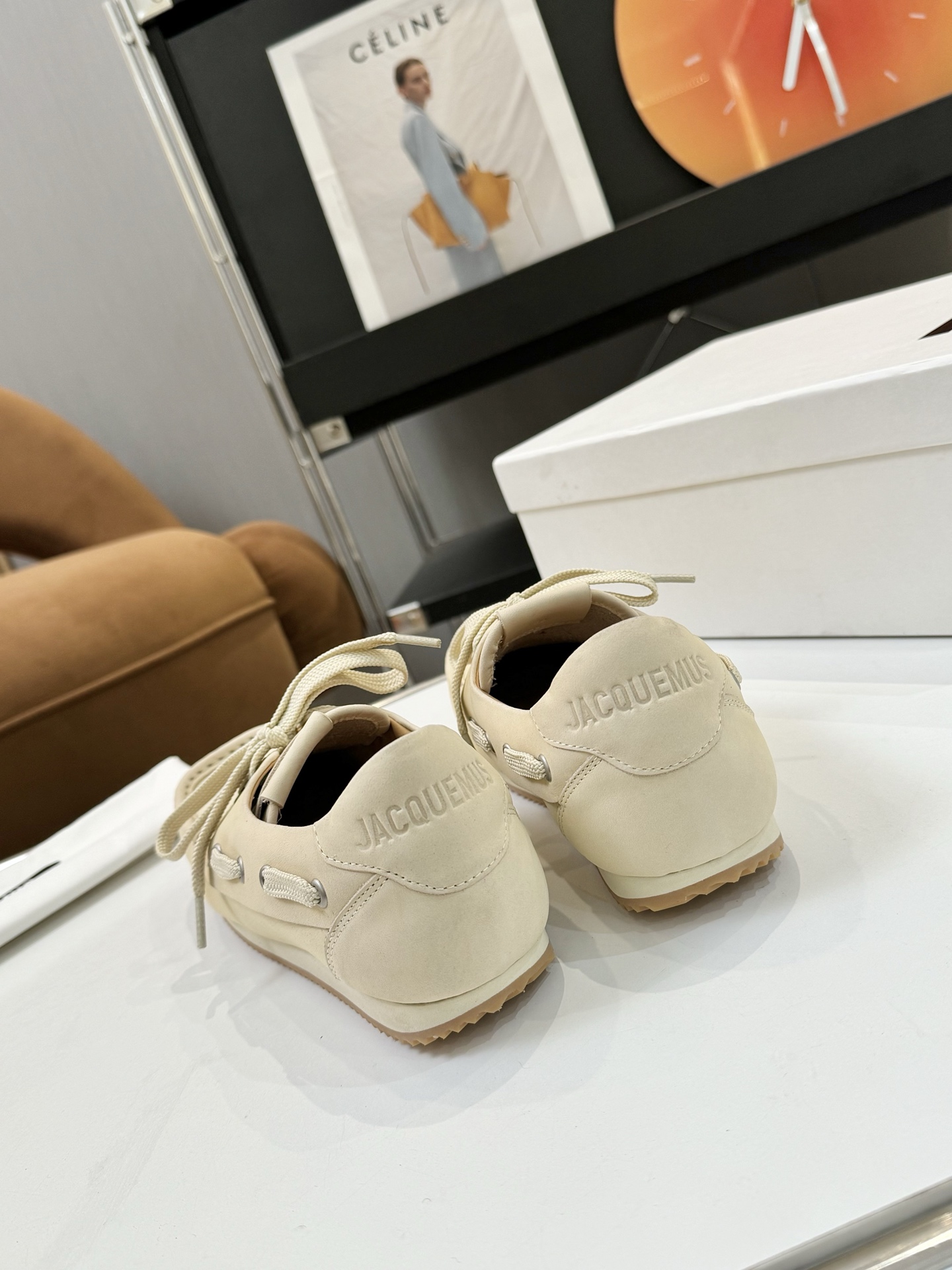 Fashionable Jacquemus Cardigan for $700 with Unique Square Design and Cute Girly Look. - 图片 7