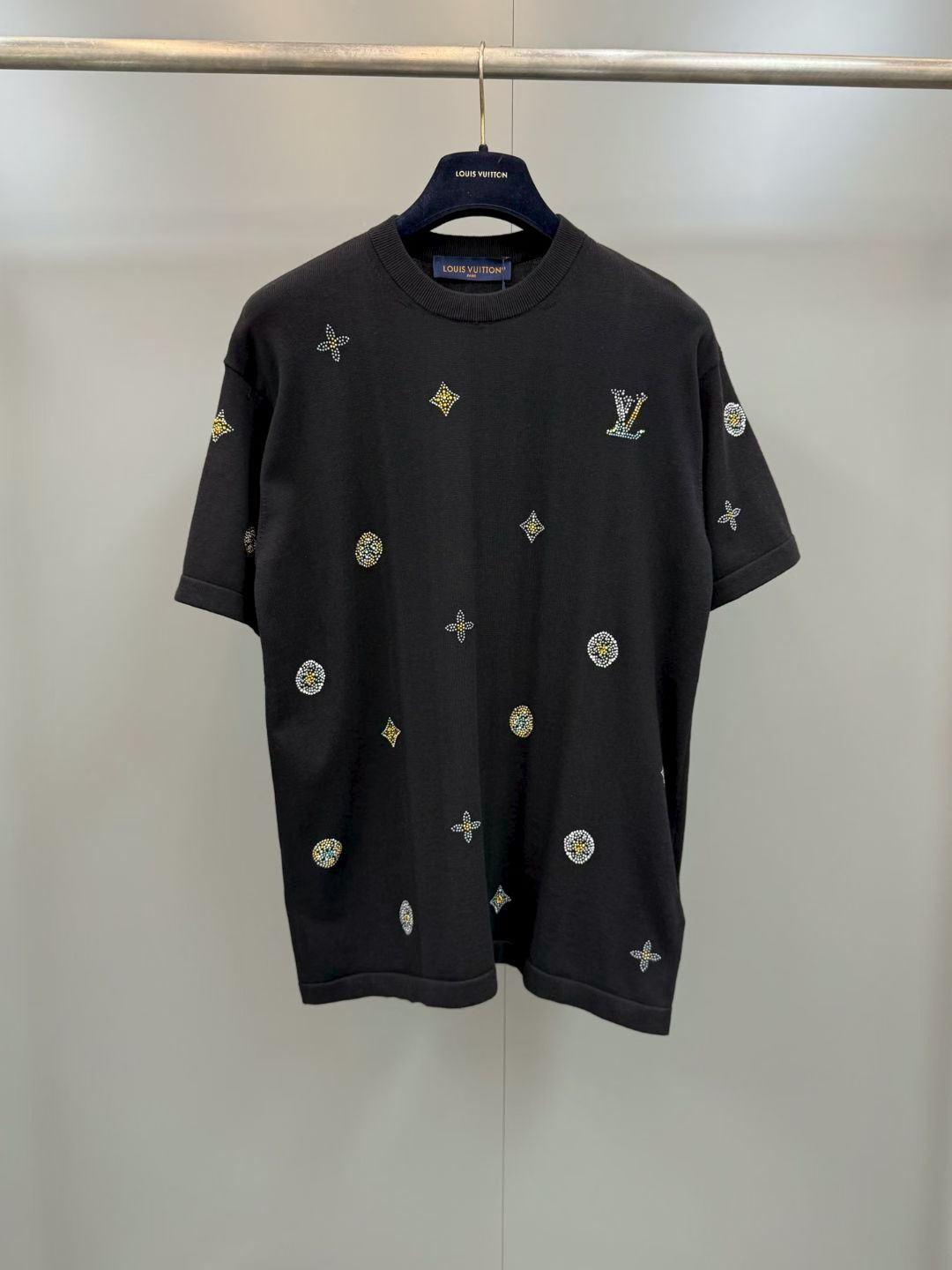 NO:778879,Lujia 26 new Monogram spring series hot diamond T-shirt, floral pattern logo short-sleeved T-shirt high version., Louis Vuitton-clothing, louis vuitton, louis vuitton, louis vuitton, T-shirt, tees, t-shirt,19860909驴家26新款Monogram春季系列烫钻T恤,花卉图案标志短袖 T恤高版本.,路易威登-服装,louis vuitton,louis vuitton,louis vuitton,T-shirt,tees，t-shirt,,Women's clothing