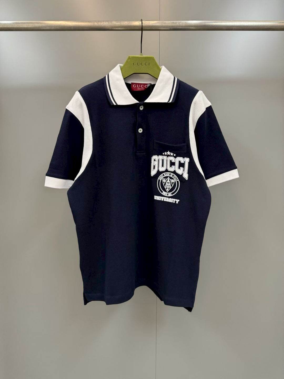 NO:778912,G's new Polo shirt is crafted from stretch piqué cotton and cleverly embellished with Gucci UniversityE flowers., Gucci - Clothing, gucci, gucci, versace, gucci,19860909G家新款Polo衫以弹力珠地棉匠心演绎,巧妙缀饰Gucci UniversityE花.,古驰-服装,gucci,gucci,versace,gucci,,Women's clothing