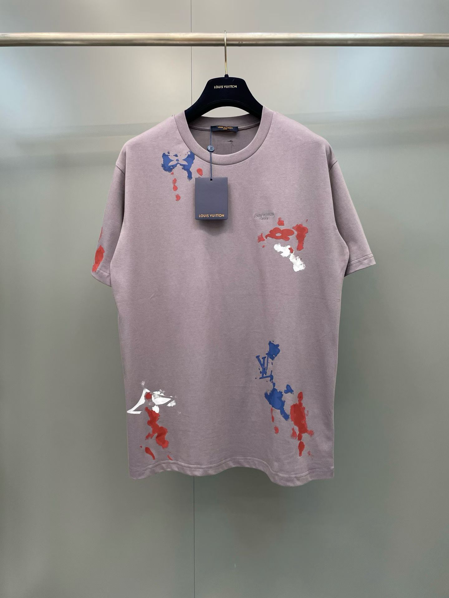 NO:825929,Lujia 26ss new early autumn series Monogram paint splash effect round neck short-sleeved T-shirt for men and women, high version, Louis Vuitton-clothing, louis vuitton, louis vuitton, louis vuitton, T-shirt, tees, t-shirt,19860909驴家 26ss新款早秋系列 Monogram 泼漆效果圆领短袖 T恤 男女同款 高版本,路易威登-服装,louis vuitton,louis vuitton,louis vuitton,T-shirt,tees，t-shirt,,Women's clothing