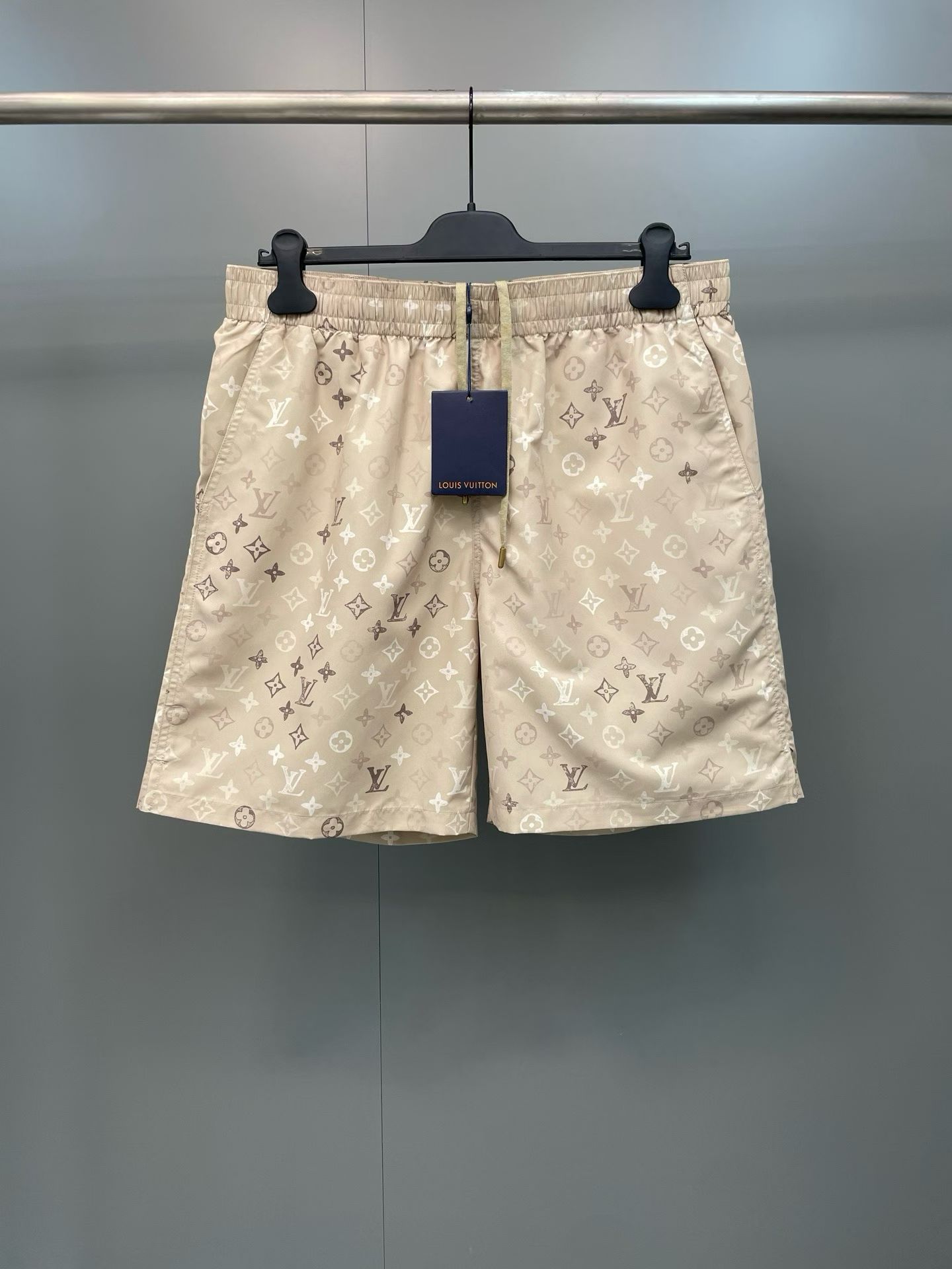 NO:829639,Lujia 26 new early autumn series elastic waist drawstring printed beach casual shorts!,Louis Vuitton-clothing,louis vuitton,louis vuitton,louis vuitton,shorts,19860909驴家26新款早秋系列松紧腰抽绳印花沙滩 休闲短裤!,路易威登-服装,louis vuitton,louis vuitton,louis vuitton,shorts,,Women's clothing