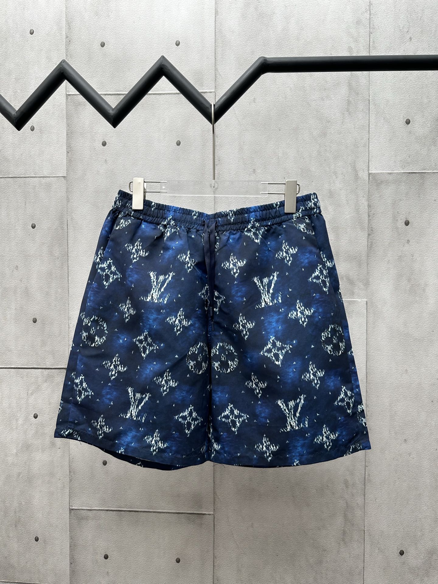 NO:161130,LOUIS VUITTON 2025ss New Starry Sky Men's Quick-Drying Casual Pants Now, it's just right to wear, simple, neat and breathable, and it's both simple and neat and breathable. It's a must-have item for every man's wardrobe. It's more stylish as you go!  Size S M L XL, louis vuitton,louis vuitton,alexander wang19860909LOUIS VUITTON 路易威登 2025ss新款星空男士速干休闲裤 现在穿刚刚好,简约利落又透气,度假通勤两不误,是每个男士衣柜的必备单品,越穿越有型！ 尺码S M L XL,,louis vuitton,louis vuitton,alexander wang,Men's clothing