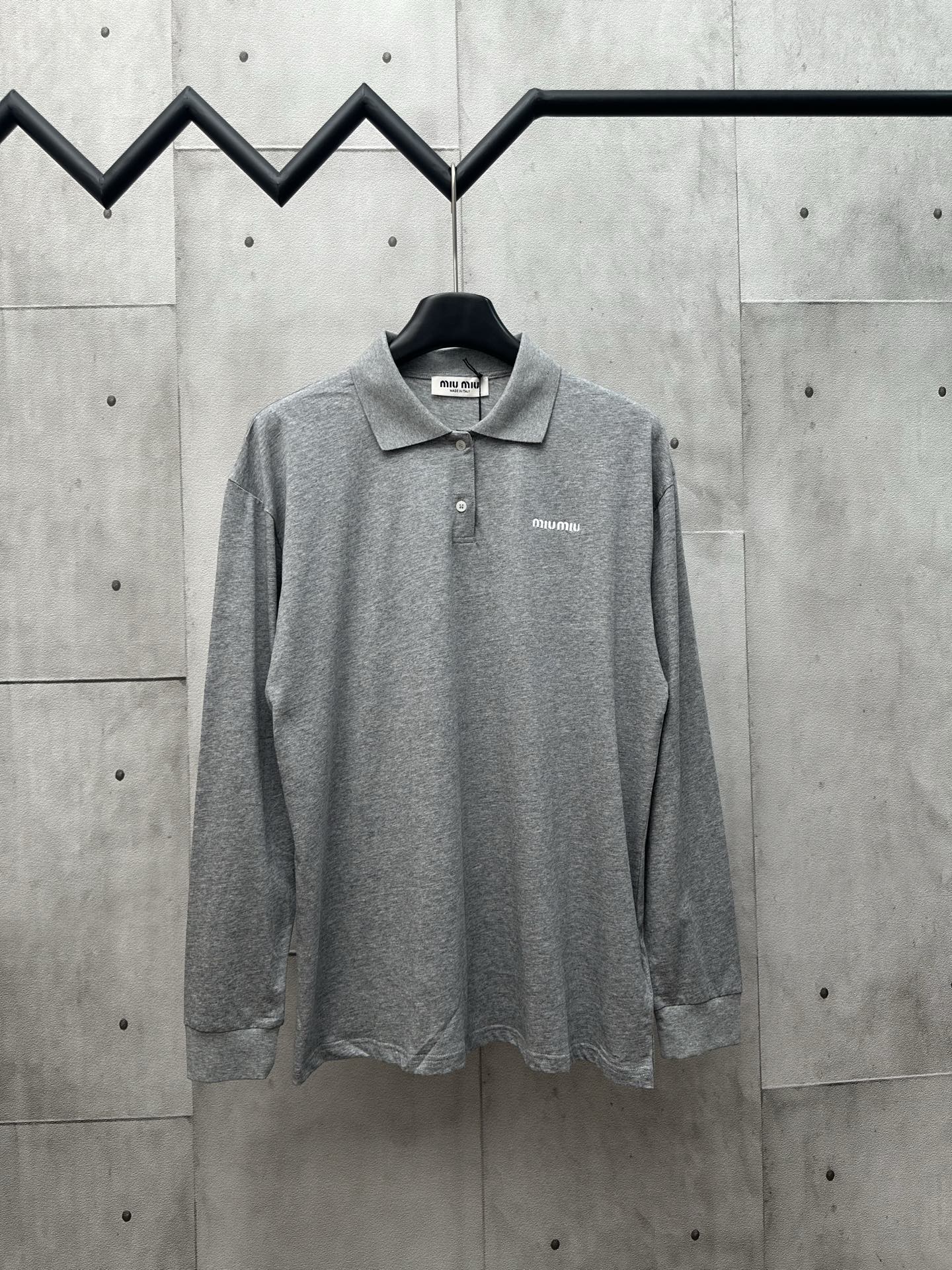 Miumiu 2025 nuevo: camisa de manga larga con cuello, corte medio-largo. Tejido de popelín de algodón importado YB perso…