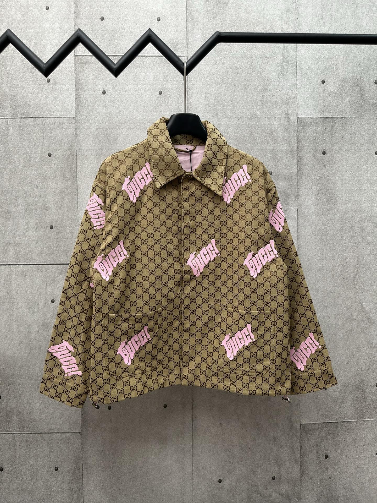 Chaqueta casual de algodón de GUCCI de la nueva colección 25SS de pre-otoño con estampado integral jacquard. Con el pat…