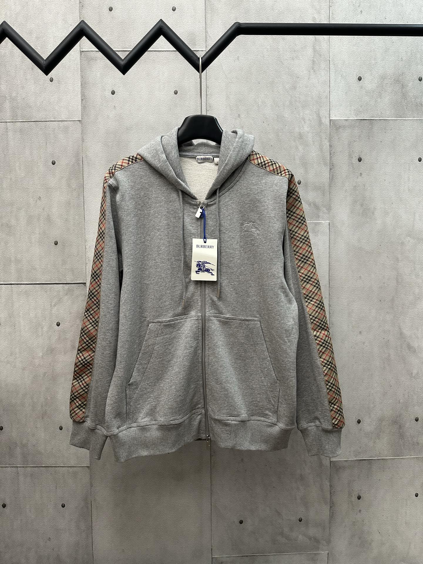 Sudadera con capucha bordada con ribete de cincha BURBERRY Selección de telas: Confeccionada con tela de algodón de ter…