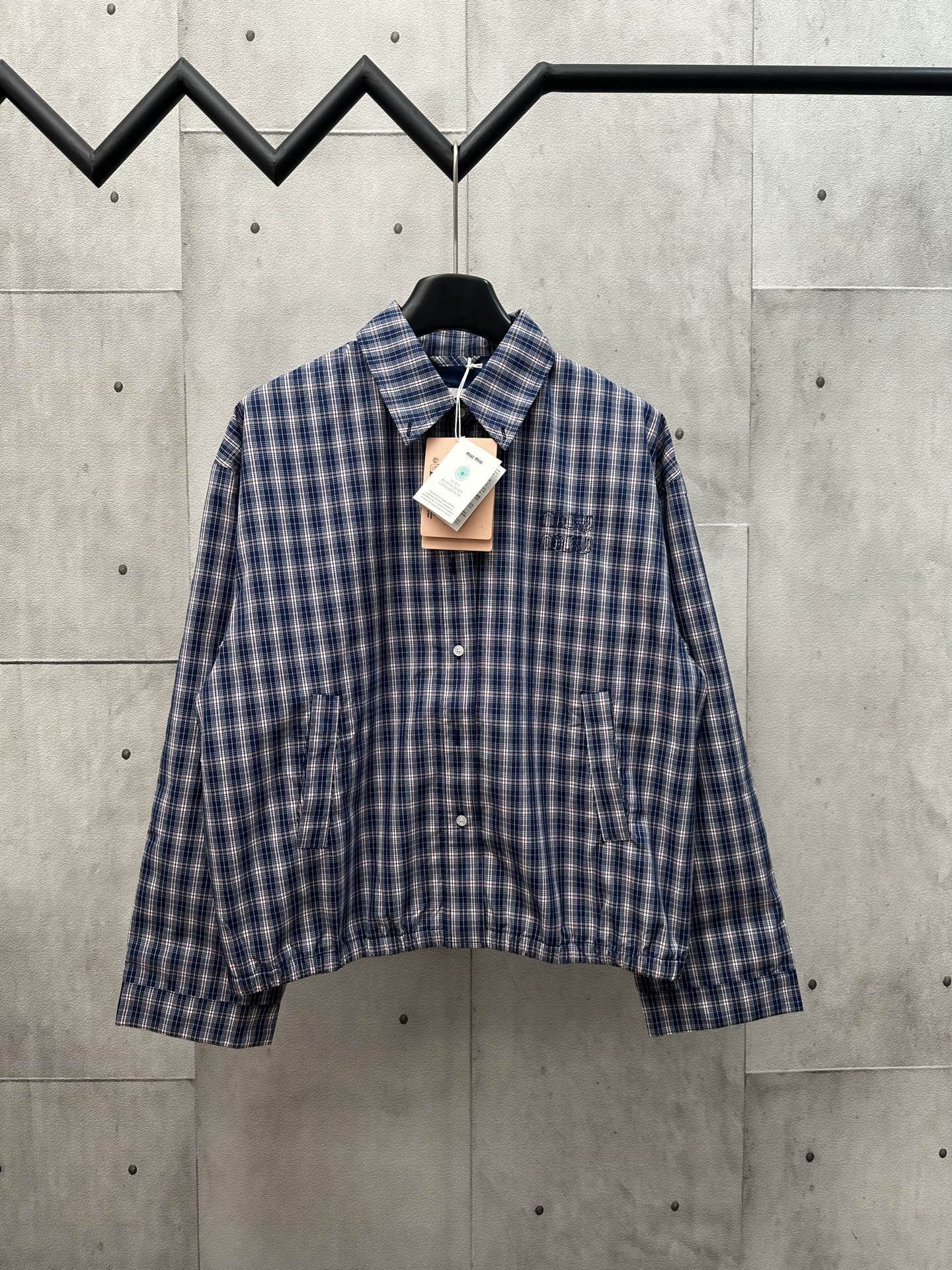 MIUMIU 25FW Nueva chaqueta tipo camisa de cuadros azules con cuello y jacquard. Tallas: S M L XL