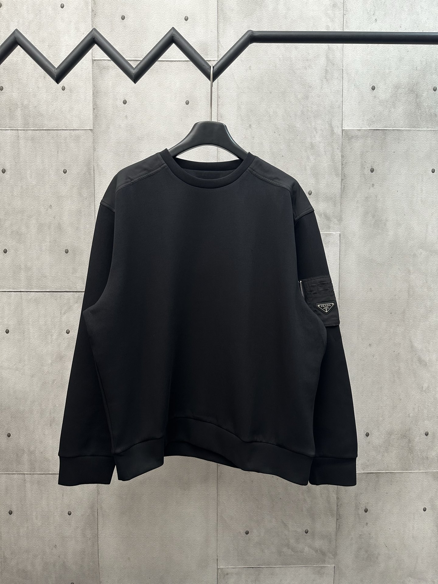 Sudadera de forro polar de algodón PRADA/Prada y nailon regenerado [Colisión de algodón y nailon] El tejido principal e…