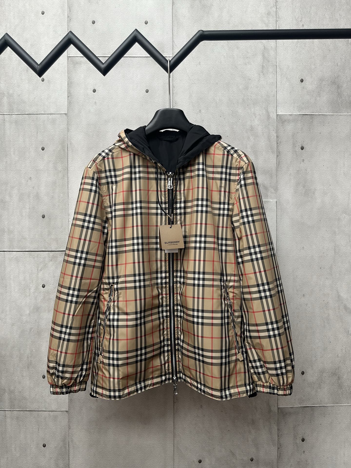 Chaqueta doble faz de cuadros Burberry 24FW, personalizada tras desmontar la versión original, confeccionada en algodón…