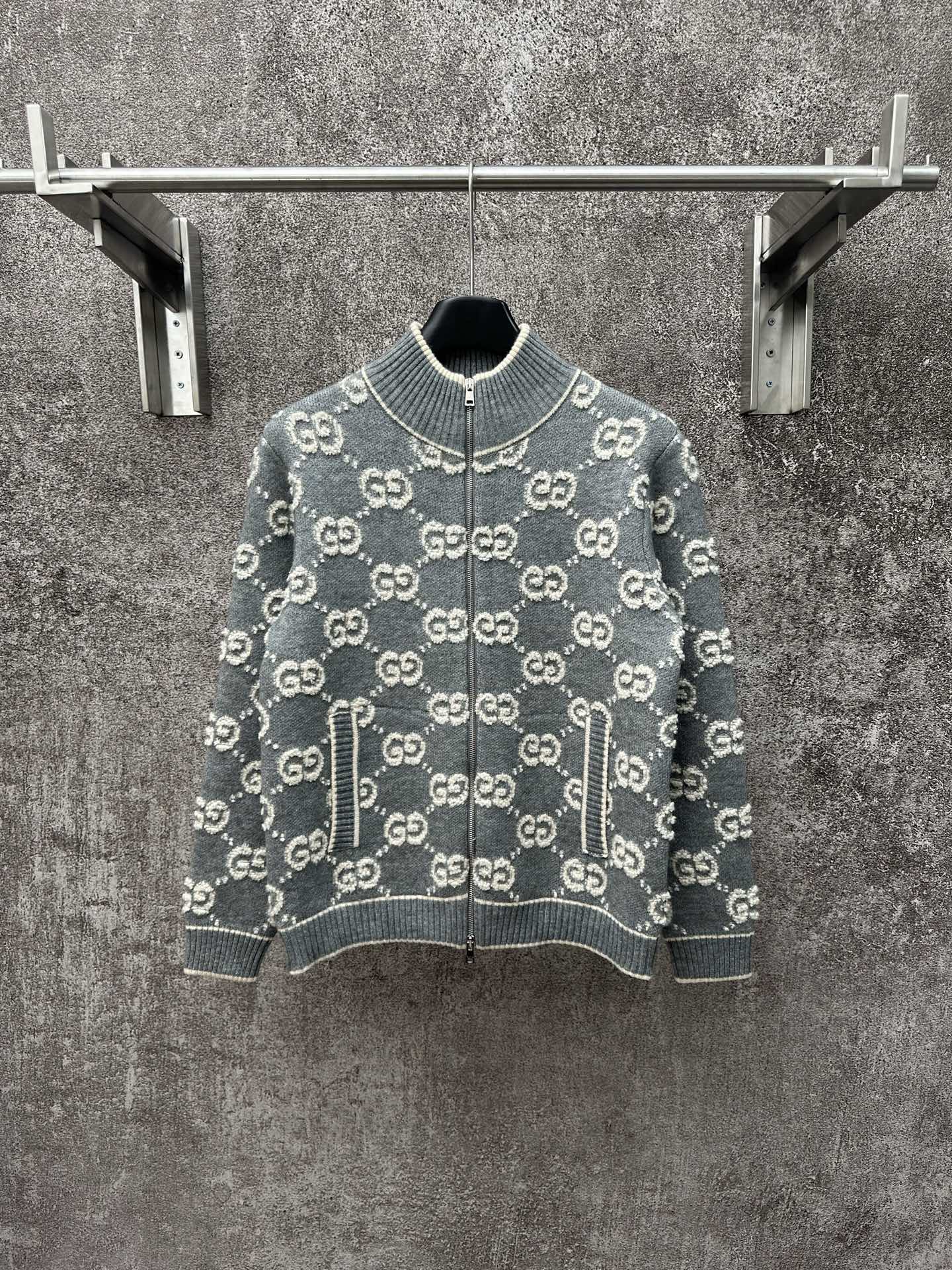 Cárdigan de cuello alto con cremallera GUCCI 25SS clásico con estampado doble G. Tallas: S, M, L, XL.