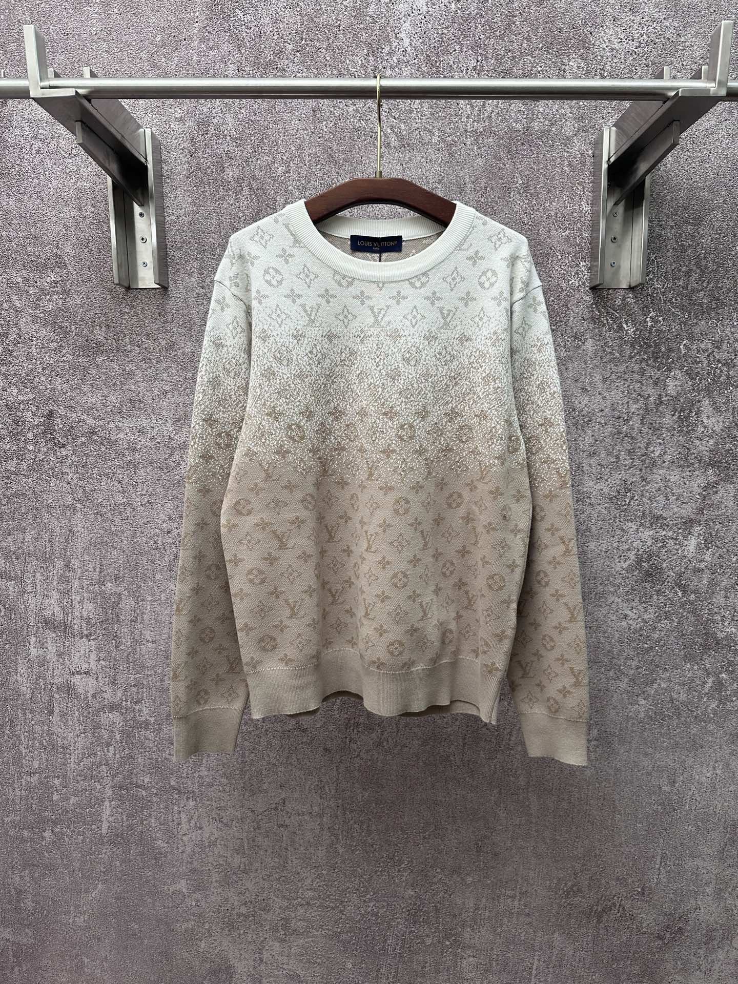 P265 LOUIS VUITTON SS26 Serie primavera/verano Jersey con cuello redondo Sudadera degradada de manga larga para hombre …