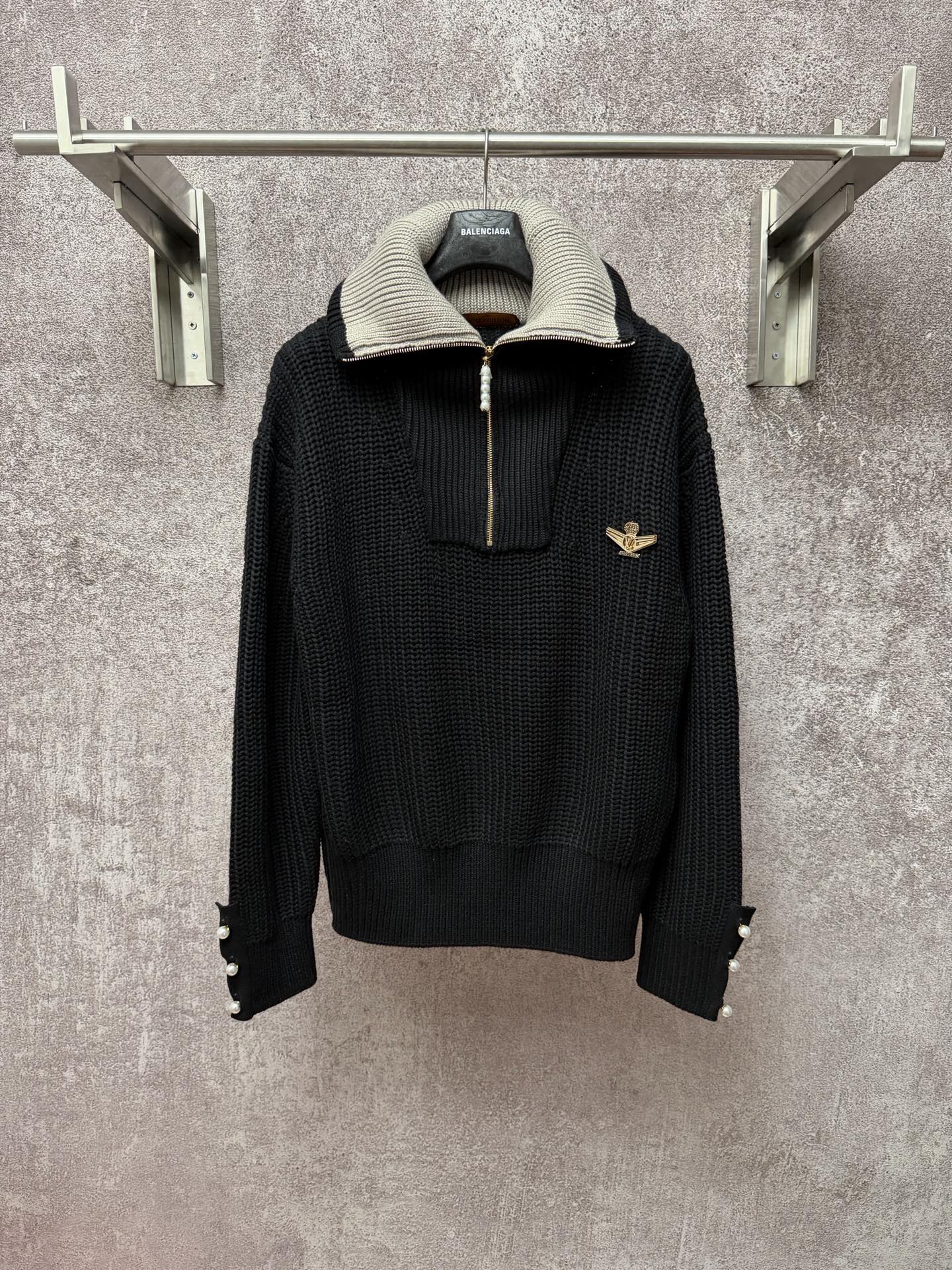P355 LOUIS VUITTON SS26 Serie primavera y verano para hombre Jersey con broche y media cremallera Suéter de manga larga…