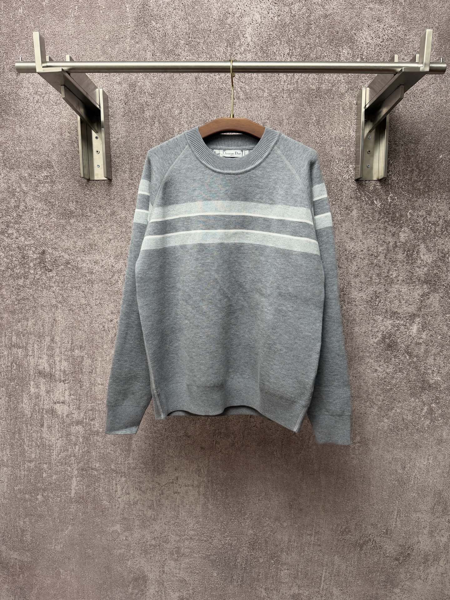 @p250 Jersey reversible de cuello redondo DIOR Jersey holgado de cuello redondo bordado con logo reversible Gris Este j…