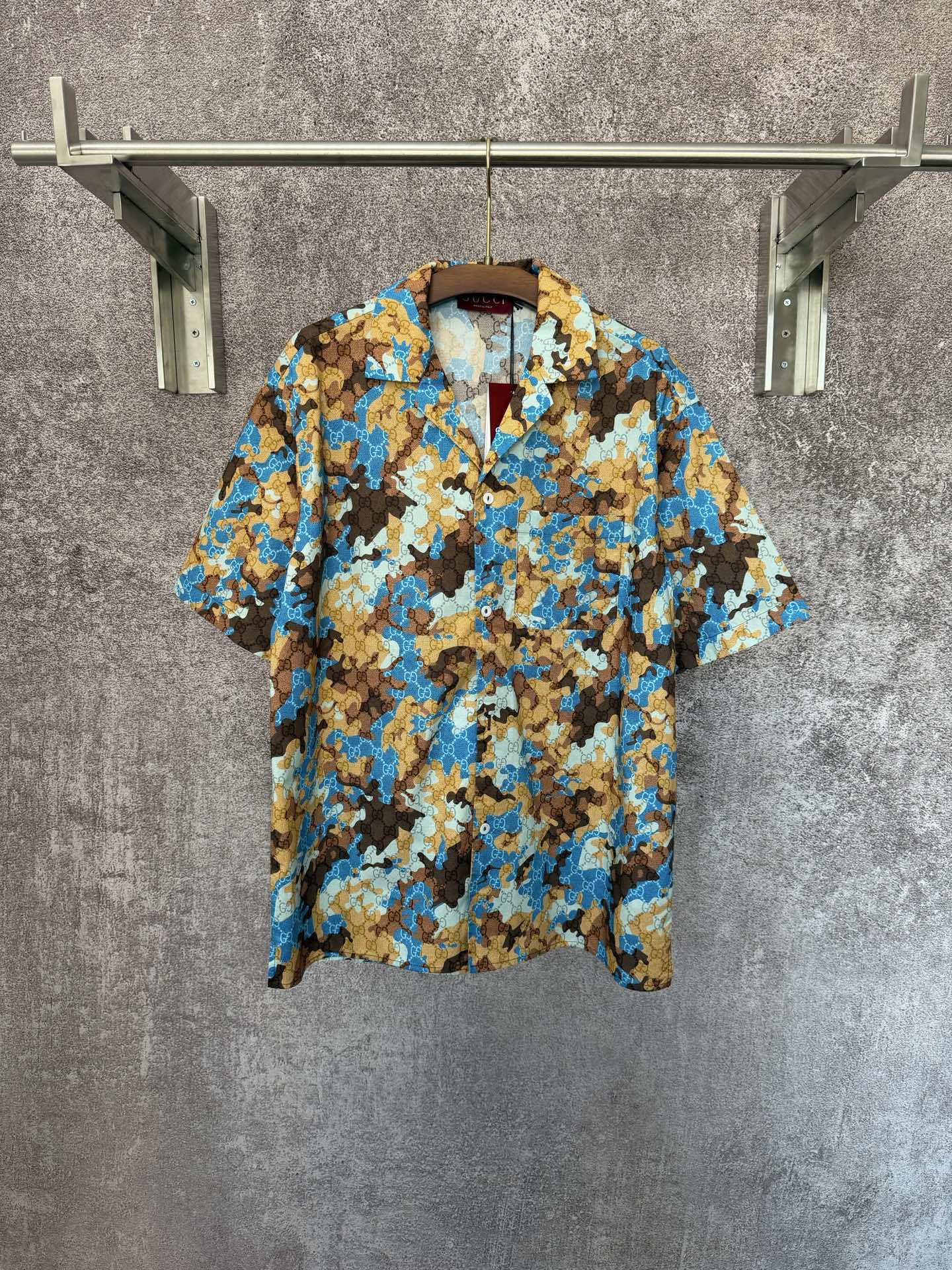 @p200 GUCCI ss26 verano dopamina, camisa corta de conjunto casual hawaiano de camuflaje, tallas: S M L XL