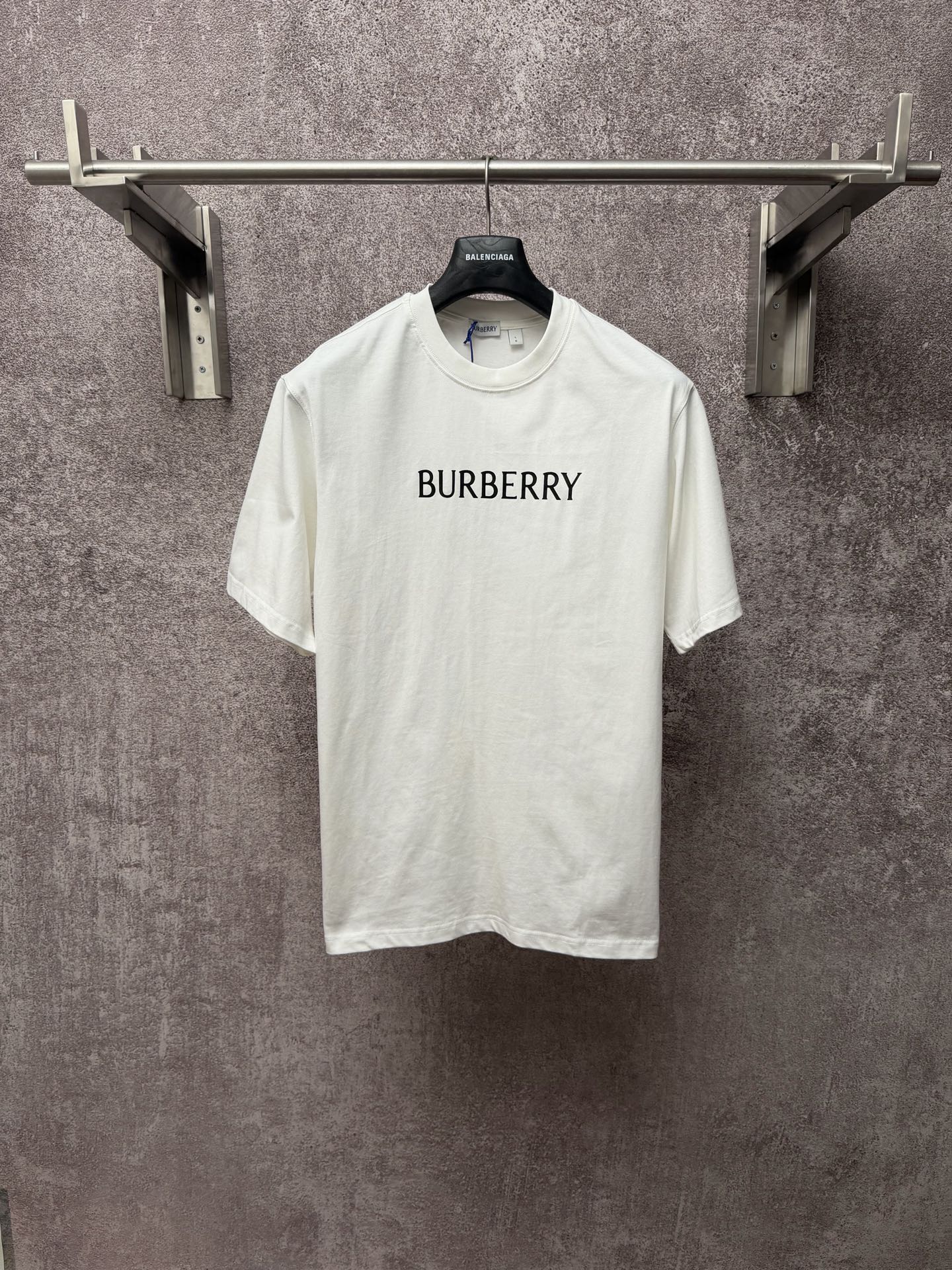P105 Burberry 巴家 新款经典字母印花纯棉圆领短袖 尺码：S M L XL