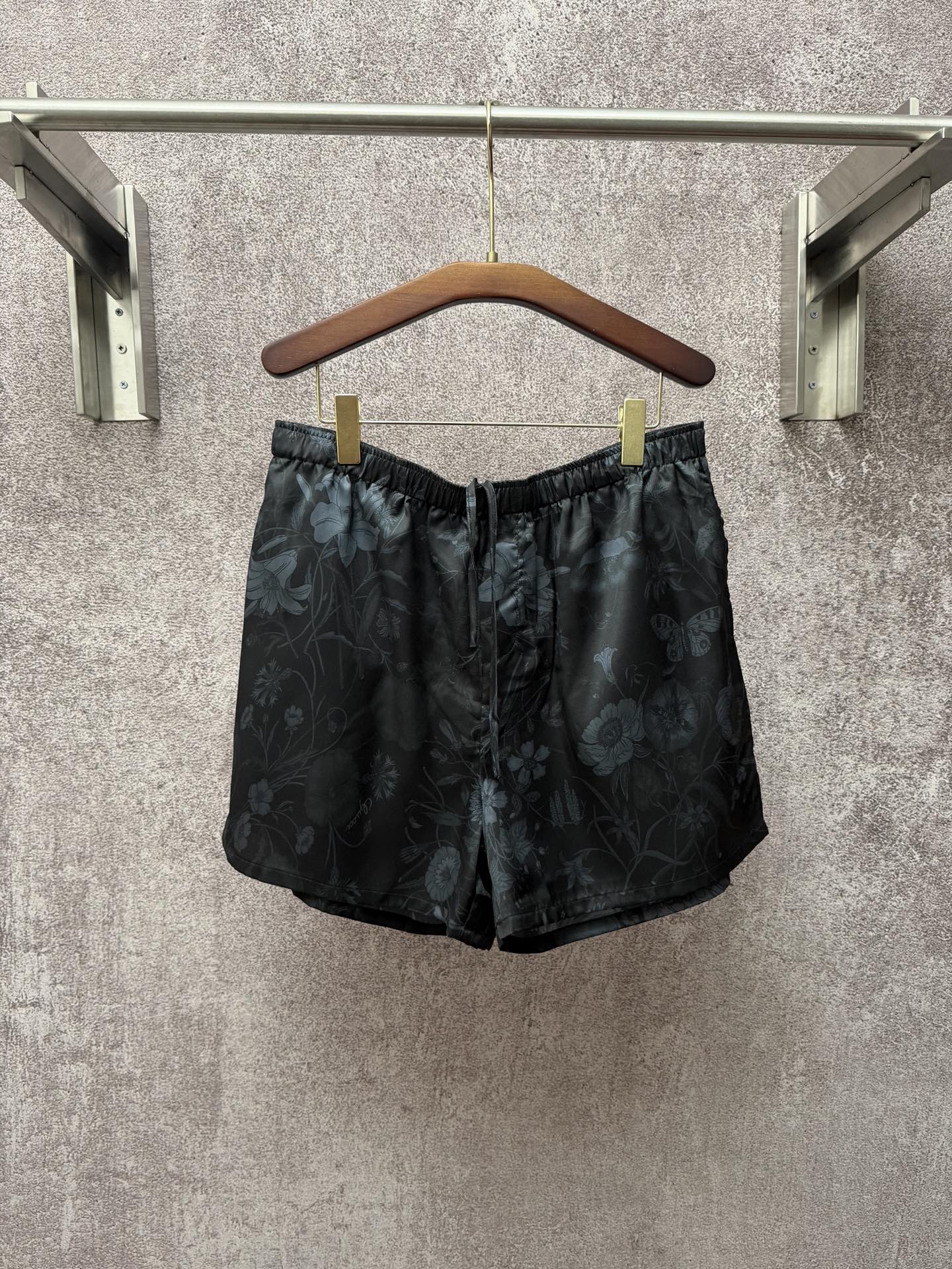 @p175 Gu*ci 2026 SS Primavera/Verano nuevos pantalones cortos casuales de seda estampada, con estampado de flores, plan…
