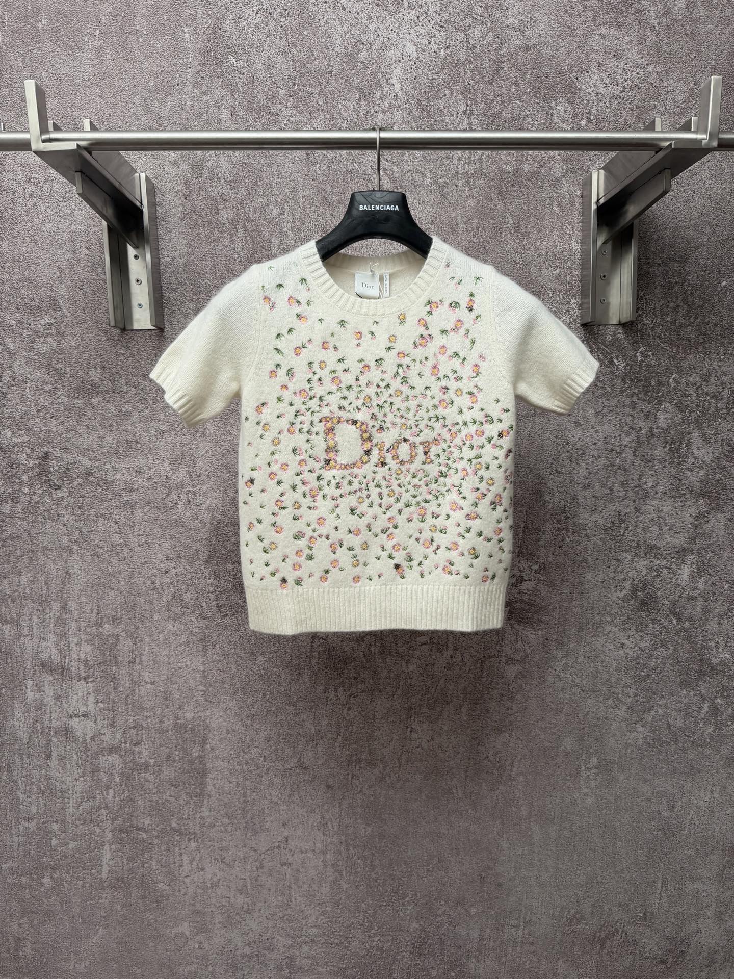 @p250 𝐃𝐢𝐨𝐫El suéter de cachemira floral está hecho de cachemira de alta calidad, suave y cálido, diseño de jersey d…