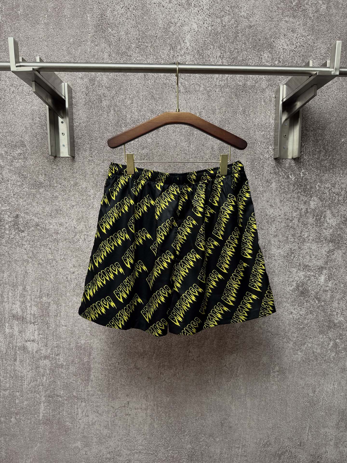 Alternative view of Shorts 13659