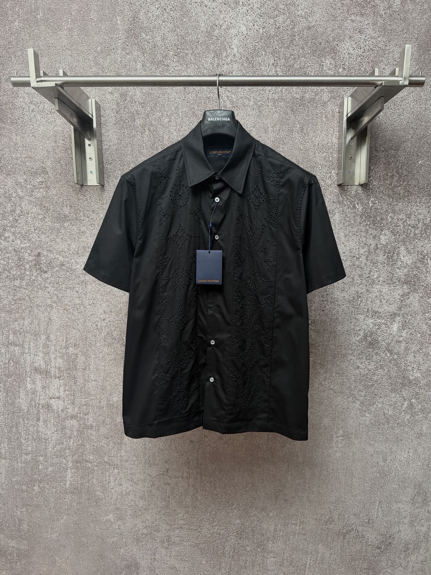 P185 1v/Louis 26ss Camisa de manga corta con cuello y botones calada de primavera-verano Tallas: S M L XL