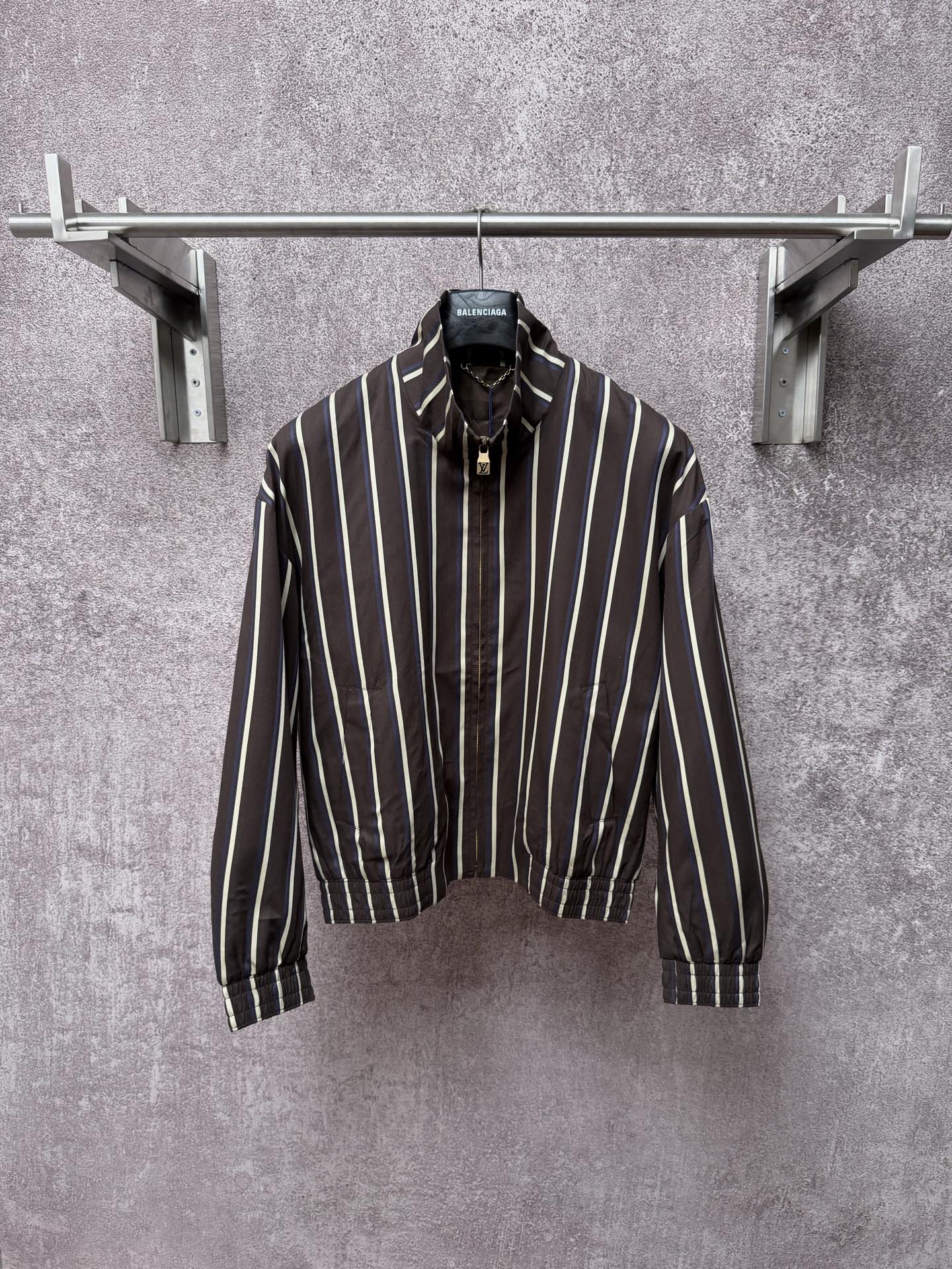 P235 1v/Louis 26ss Chaqueta de manga larga con cuello y rayas de estilo universitario Tallas: S M L XL