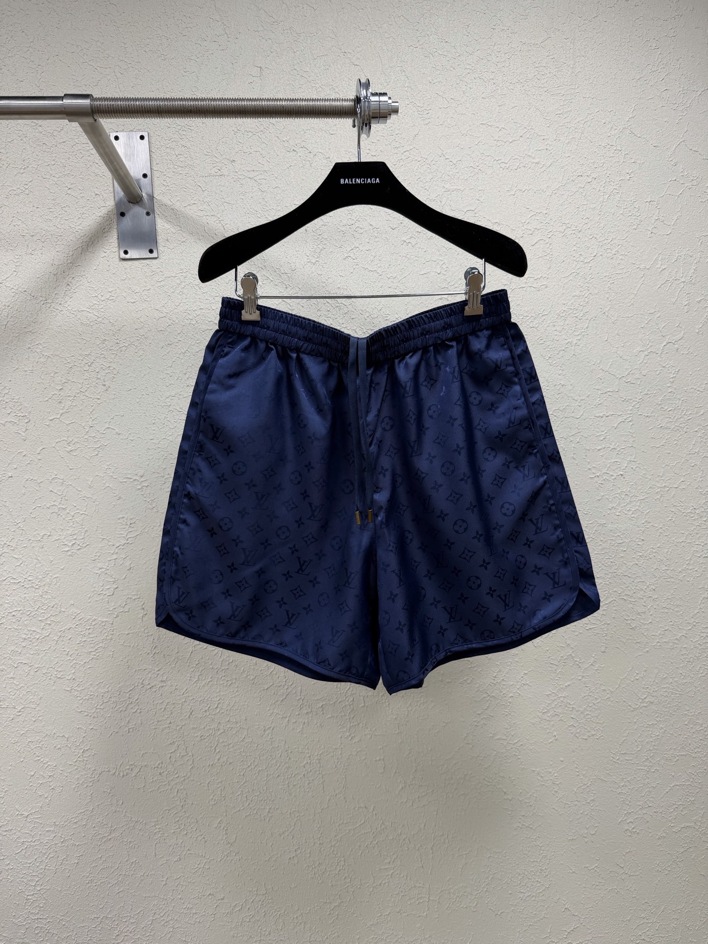 P150 1v/Louis 26SS nueva temporada pantalones cortos casuales con patrón oscuro y estampado completo. Tallas: S M L XL