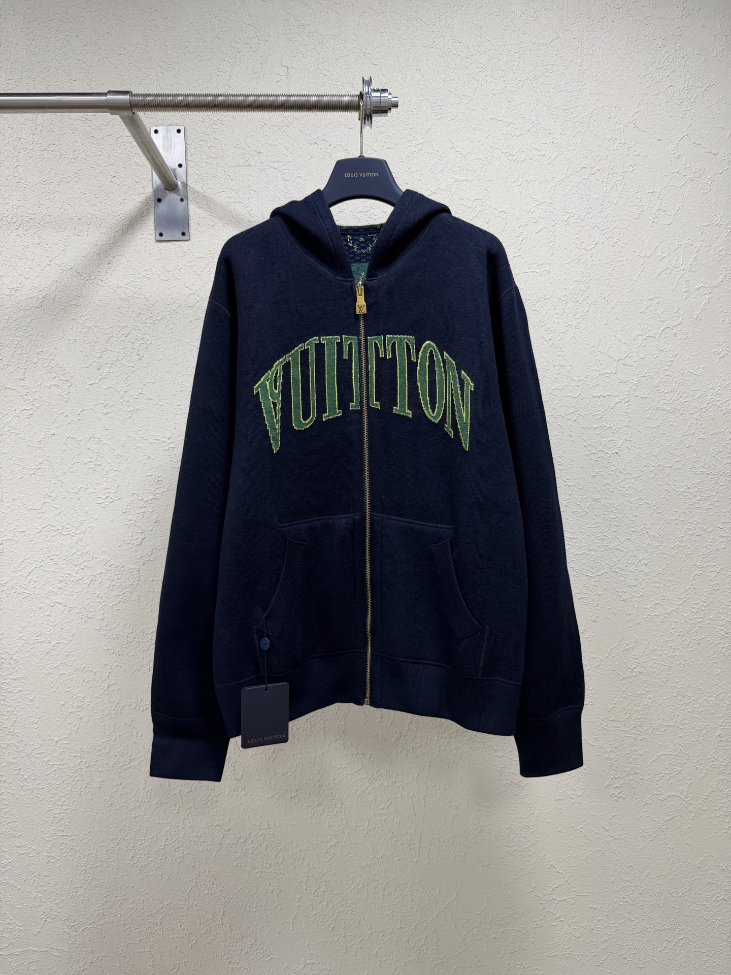P330 LV/Louis Vuitton 2026FW chaqueta con capucha de punto jacquard de doble cara con estampado completo, chaqueta de p…