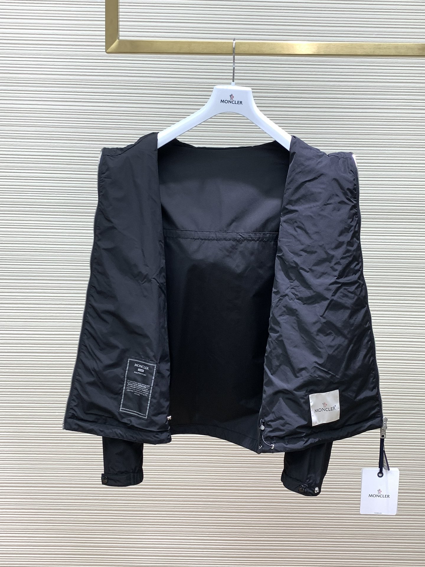 Moncler 蒙口，2024秋冬最新品，专柜同步有售，贸易公司订单，唯一能做原单老鼠狠货，连帽休闲夹克