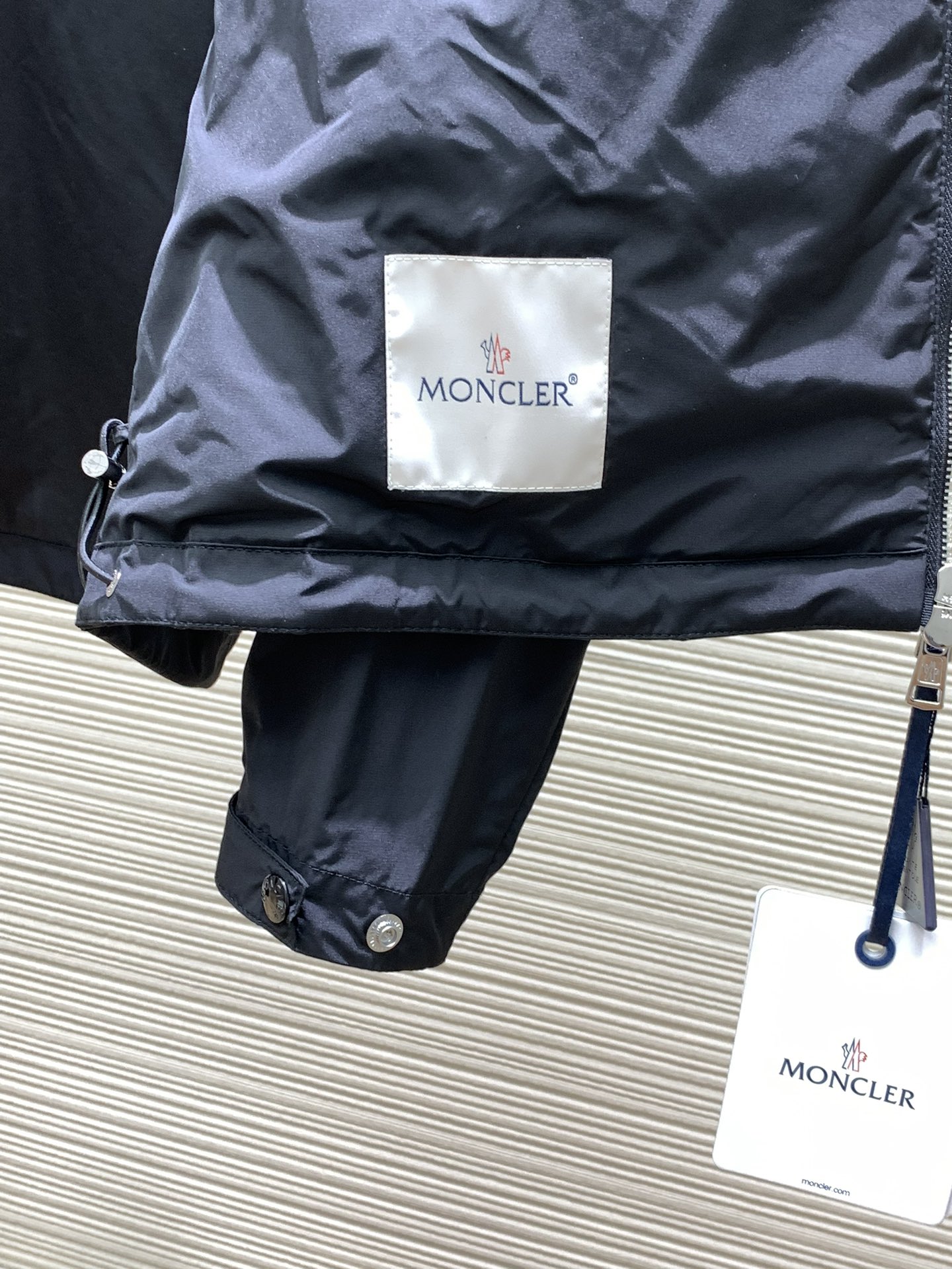 Moncler 蒙口，2024秋冬最新品，专柜同步有售，贸易公司订单，唯一能做原单老鼠狠货，连帽休闲夹克