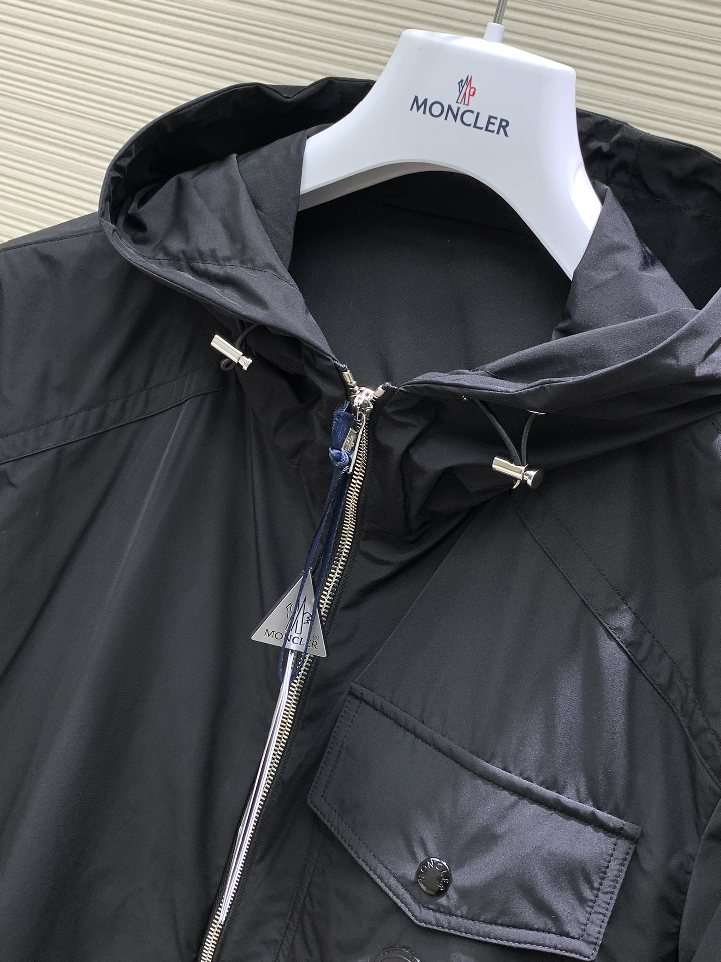 Moncler 蒙口，2024秋冬最新品，专柜同步有售，贸易公司订单，唯一能做原单老鼠狠货，连帽休闲夹克