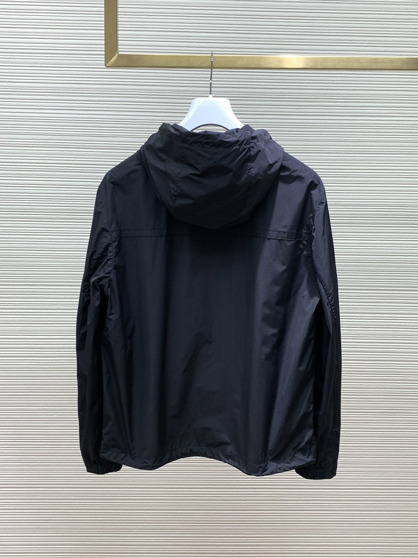 Moncler 蒙口，2024秋冬最新品，专柜同步有售，贸易公司订单，唯一能做原单老鼠狠货，连帽休闲夹克