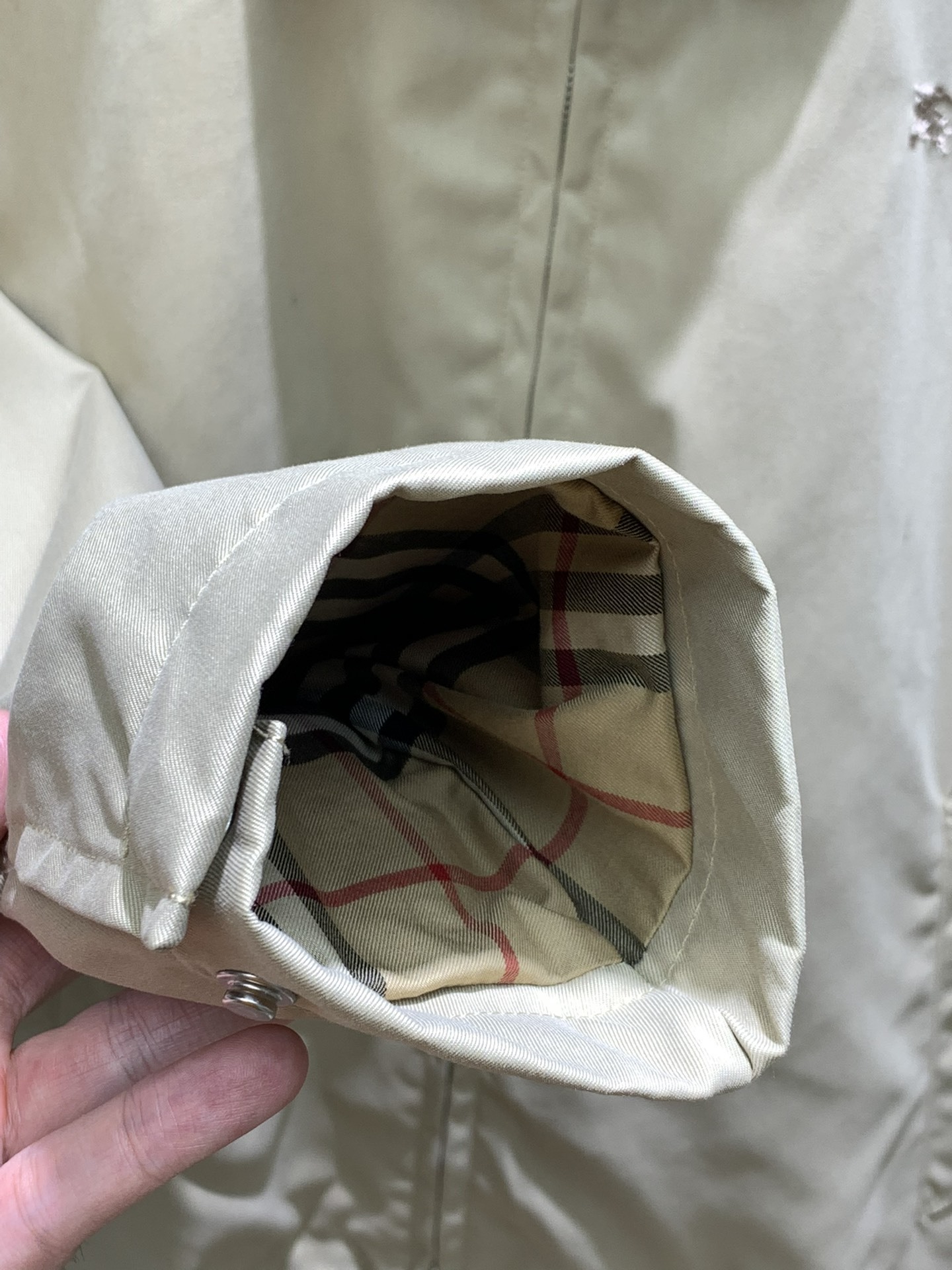 Burberry 巴宝莉,2024秋冬最新品,官网、专柜同步有售,售价16920,休闲版型哈林顿外套,选