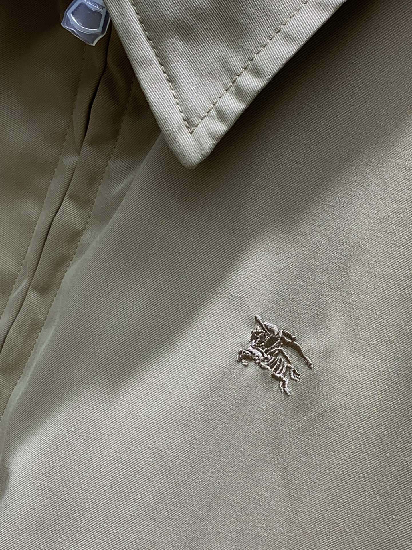 Burberry 巴宝莉,2024秋冬最新品,官网、专柜同步有售,售价16920,休闲版型哈林顿外套,选
