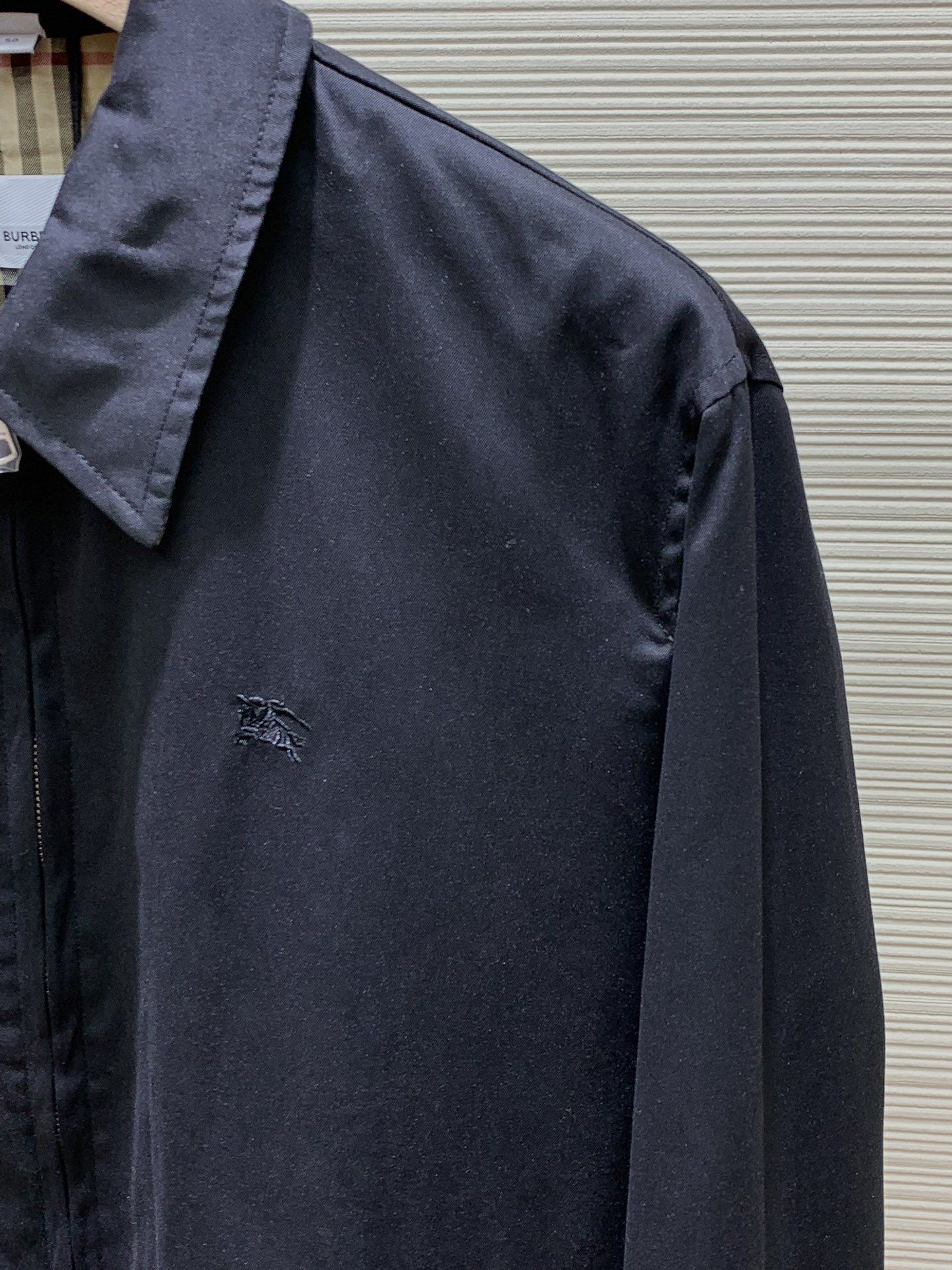 Burberry 巴宝莉,2024秋冬最新品,官网、专柜同步有售,售价16920,休闲版型哈林顿外套,选