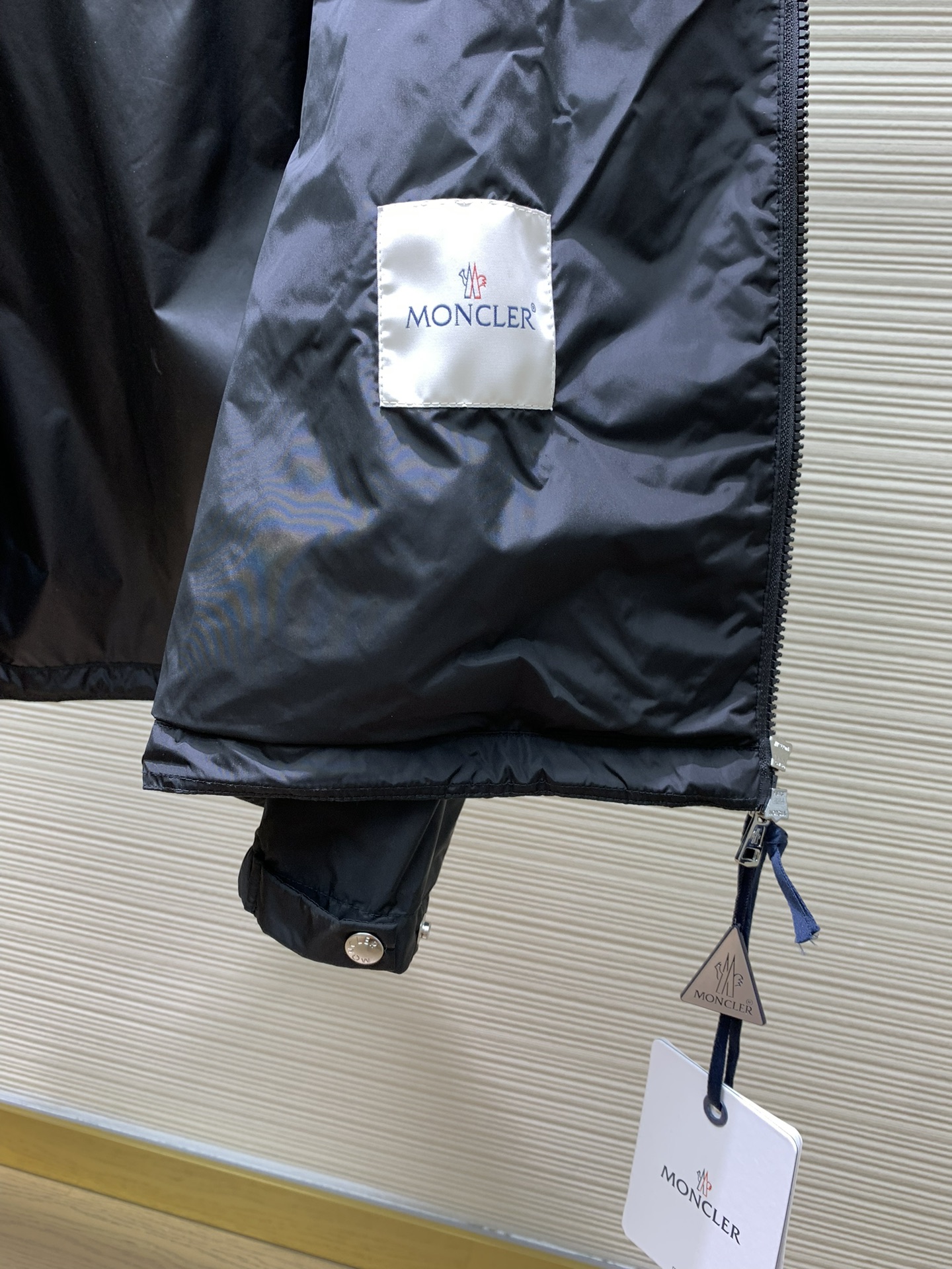 Moncler 蒙口，2024秋冬最新品，专柜同步有售，贸易公司订单，唯一能做原单老鼠狠货，连帽休闲夹克