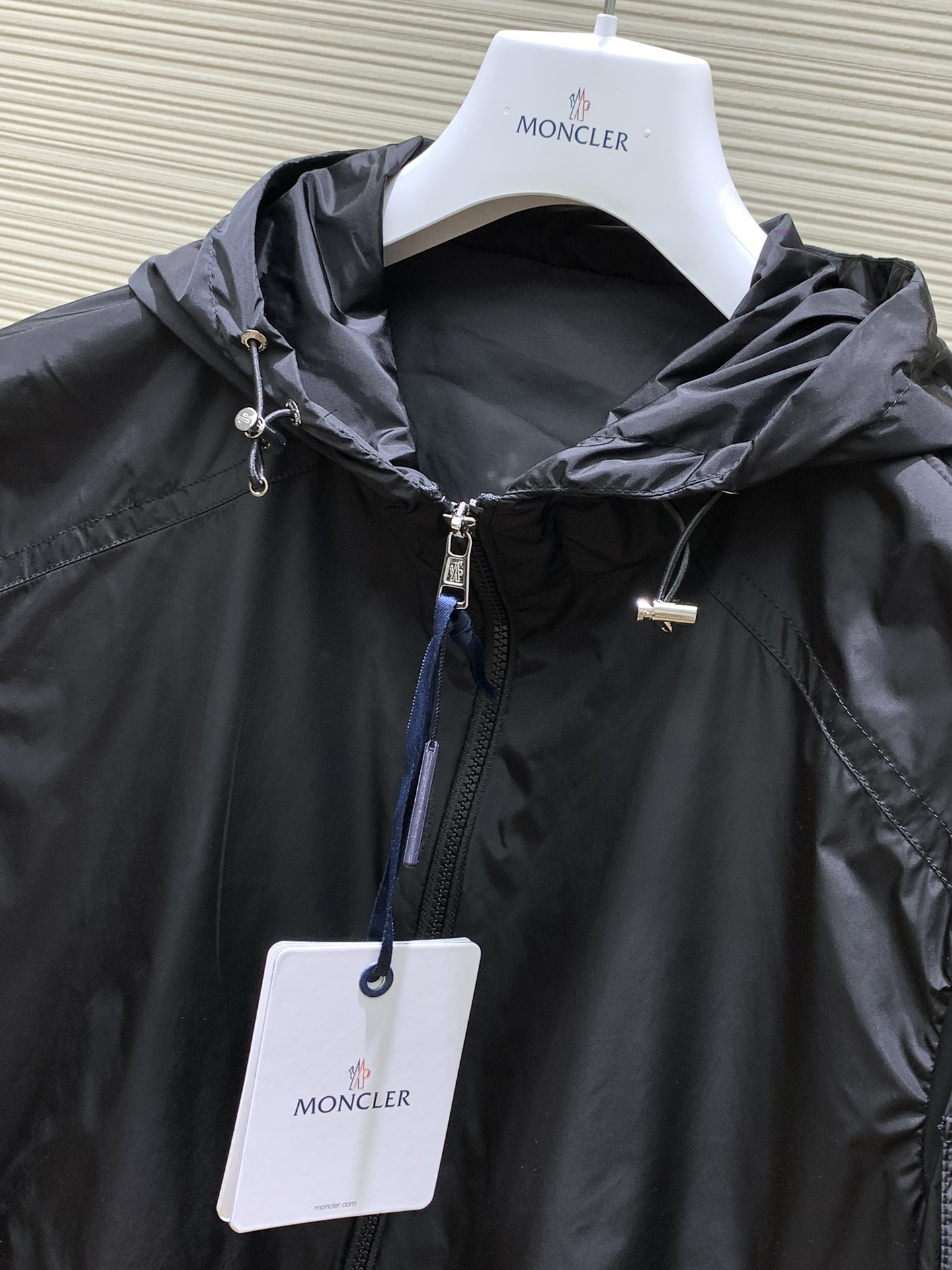Moncler 蒙口，2024秋冬最新品，专柜同步有售，贸易公司订单，唯一能做原单老鼠狠货，连帽休闲夹克