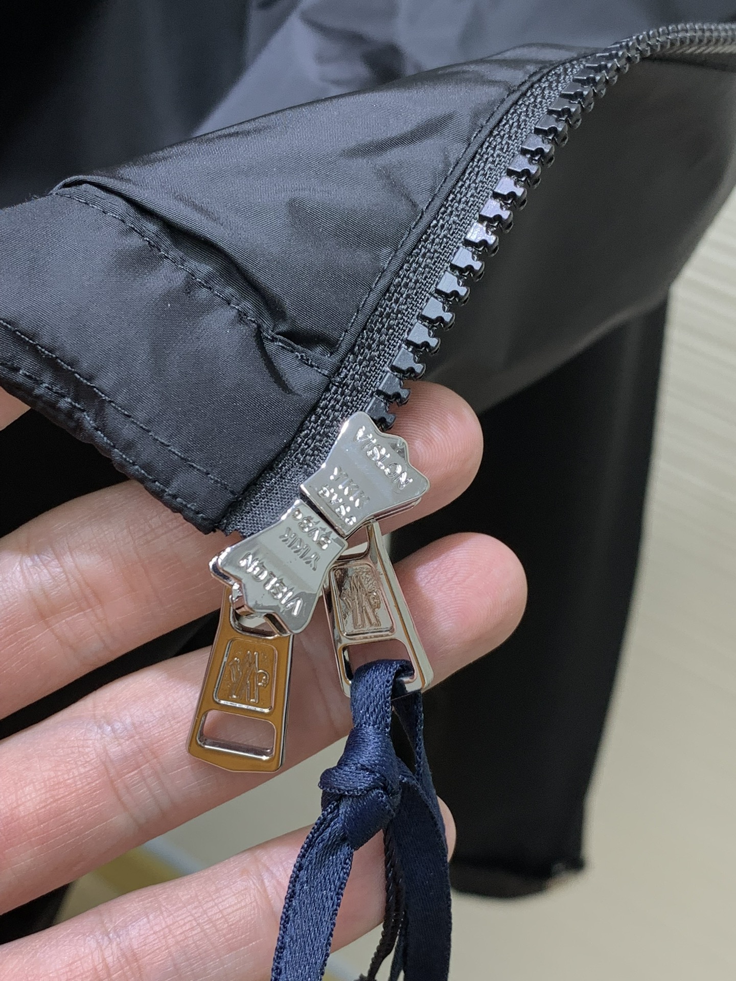 Moncler 蒙口，2024秋冬最新品，专柜同步有售，贸易公司订单，唯一能做原单老鼠狠货，连帽休闲夹克