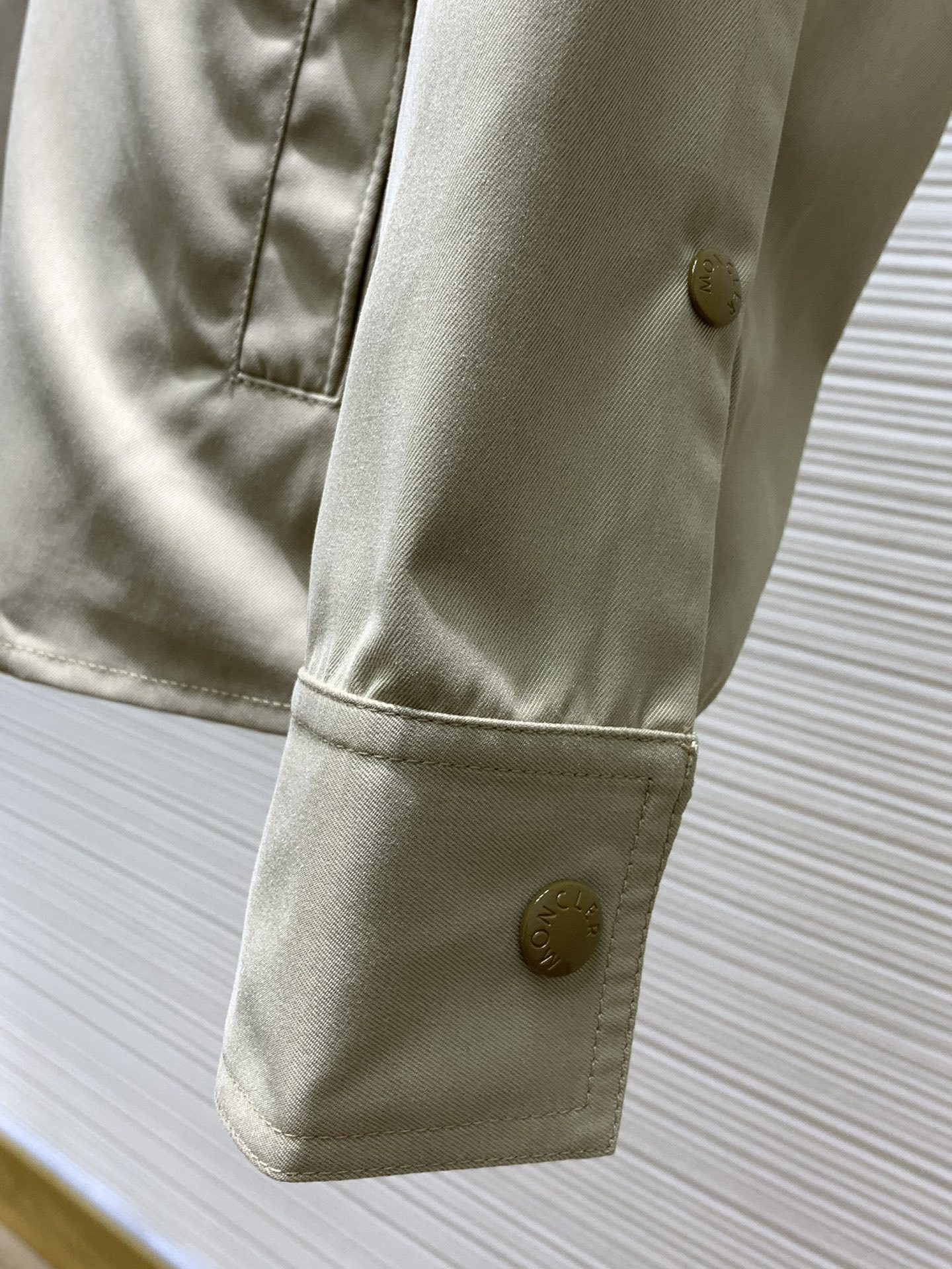 Moncler 蒙口,2024秋季最新品,官网专柜同步有售,售价6520,男士棉质华达呢拉链外套衬衫 这
