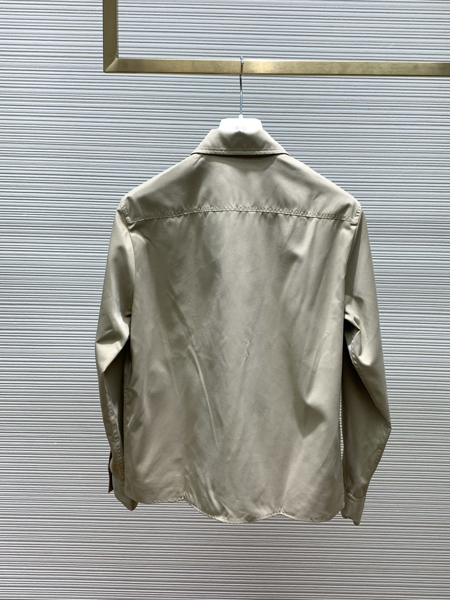Moncler 蒙口,2024秋季最新品,官网专柜同步有售,售价6520,男士棉质华达呢拉链外套衬衫 这