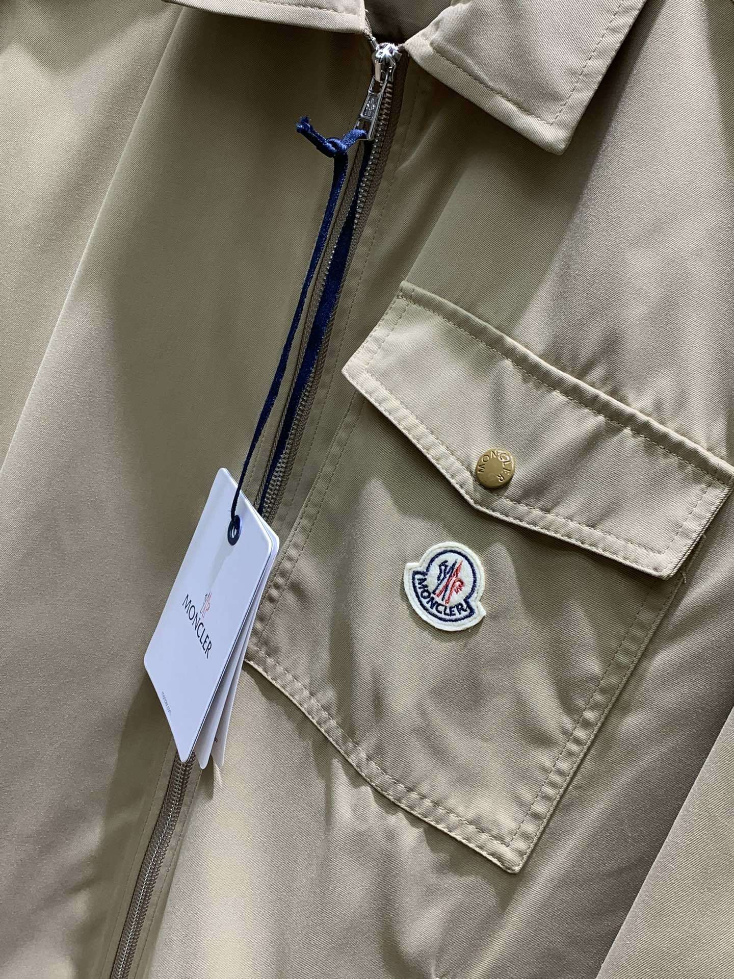 Moncler 蒙口,2024秋季最新品,官网专柜同步有售,售价6520,男士棉质华达呢拉链外套衬衫 这