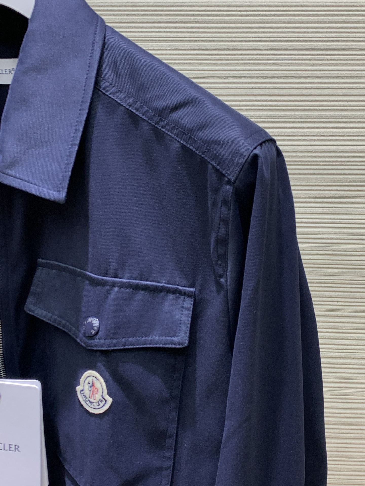 Moncler 蒙口,2024秋季最新品,官网专柜同步有售,售价6520,男士棉质华达呢拉链外套衬衫 这