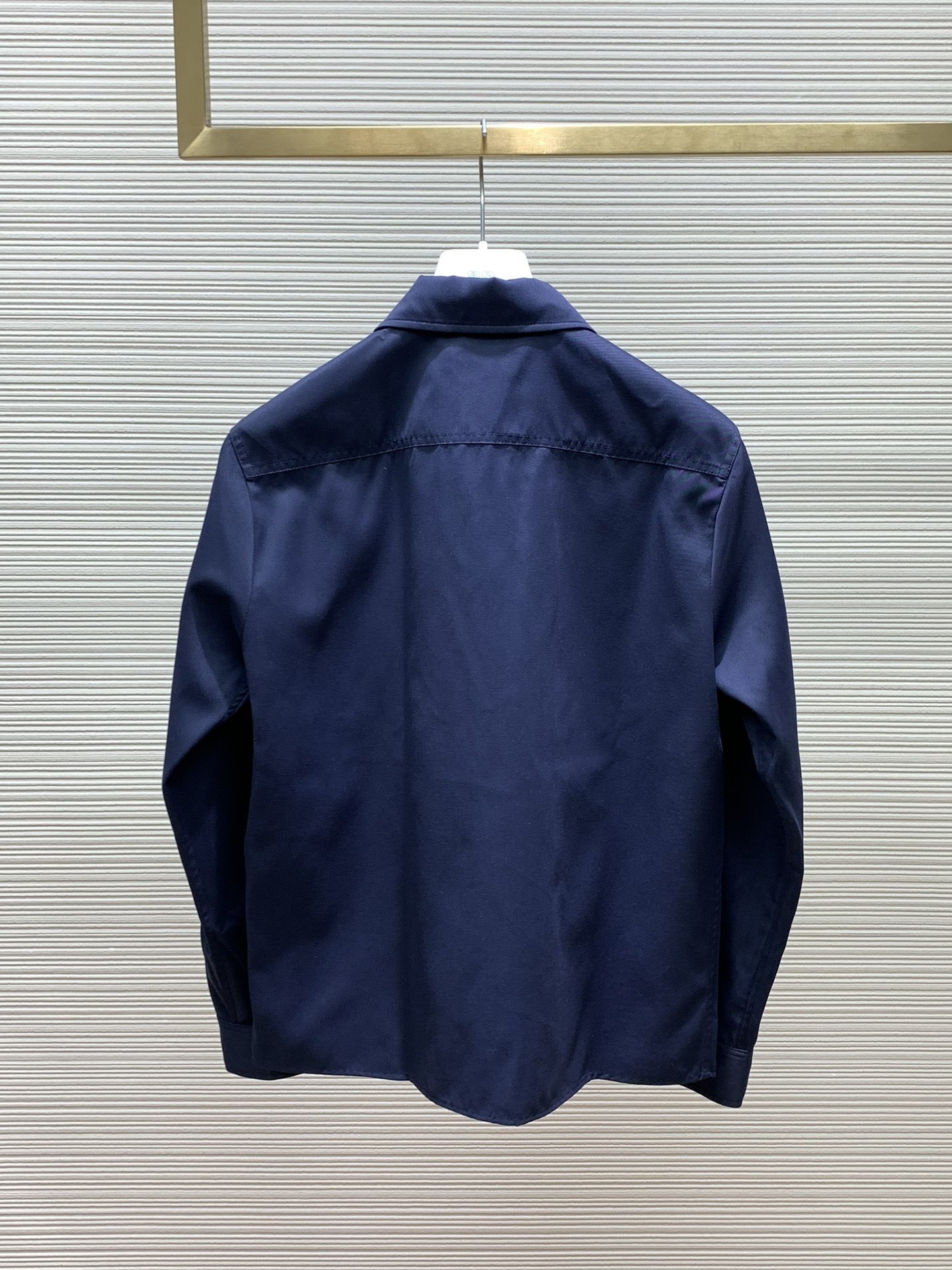 Moncler 蒙口,2024秋季最新品,官网专柜同步有售,售价6520,男士棉质华达呢拉链外套衬衫 这