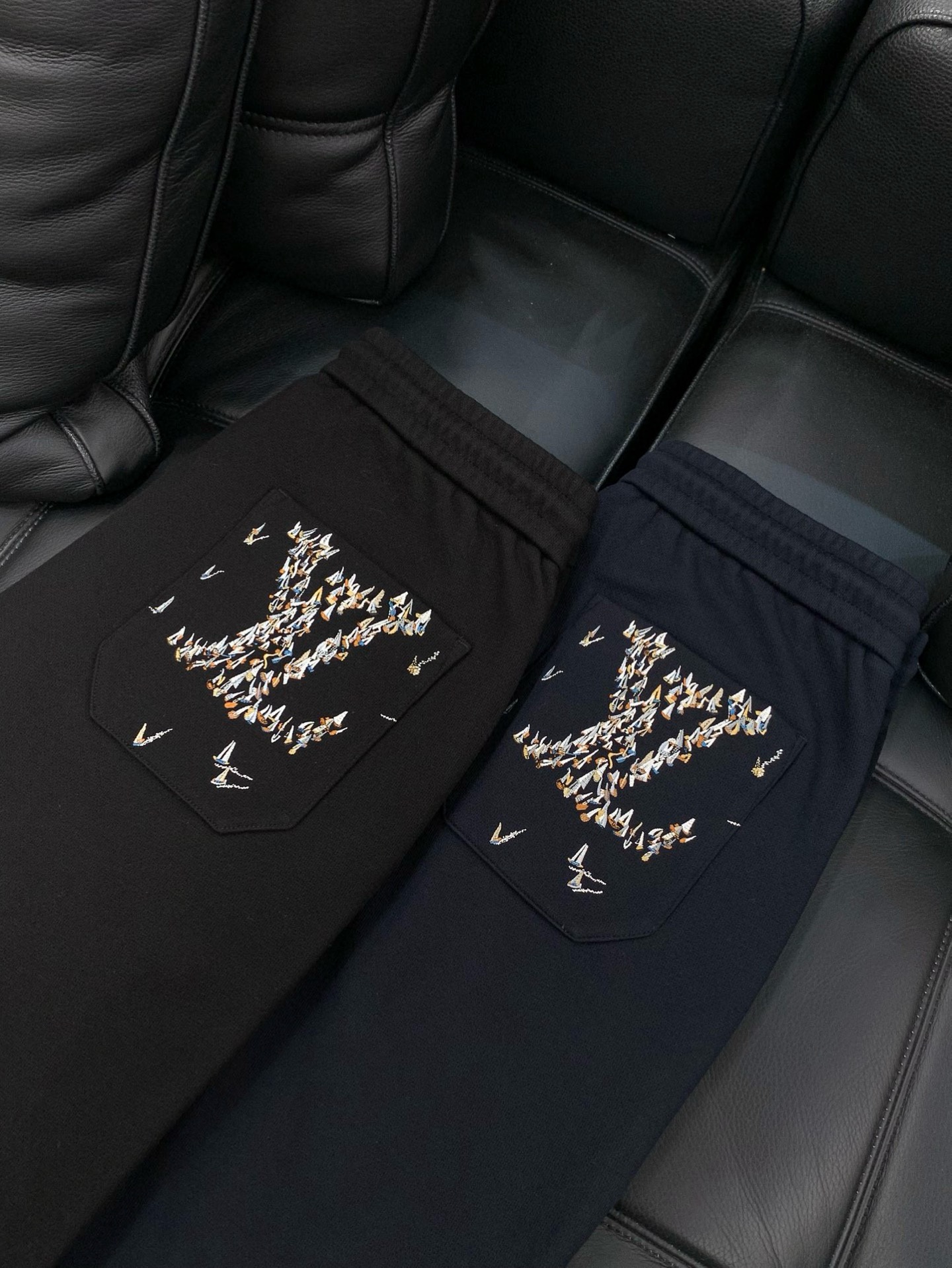 ，LouisVuitton 路易威登，2025冬季最新款，专柜同步有售，原单狠货，时尚➕绒休闲裤，上身很