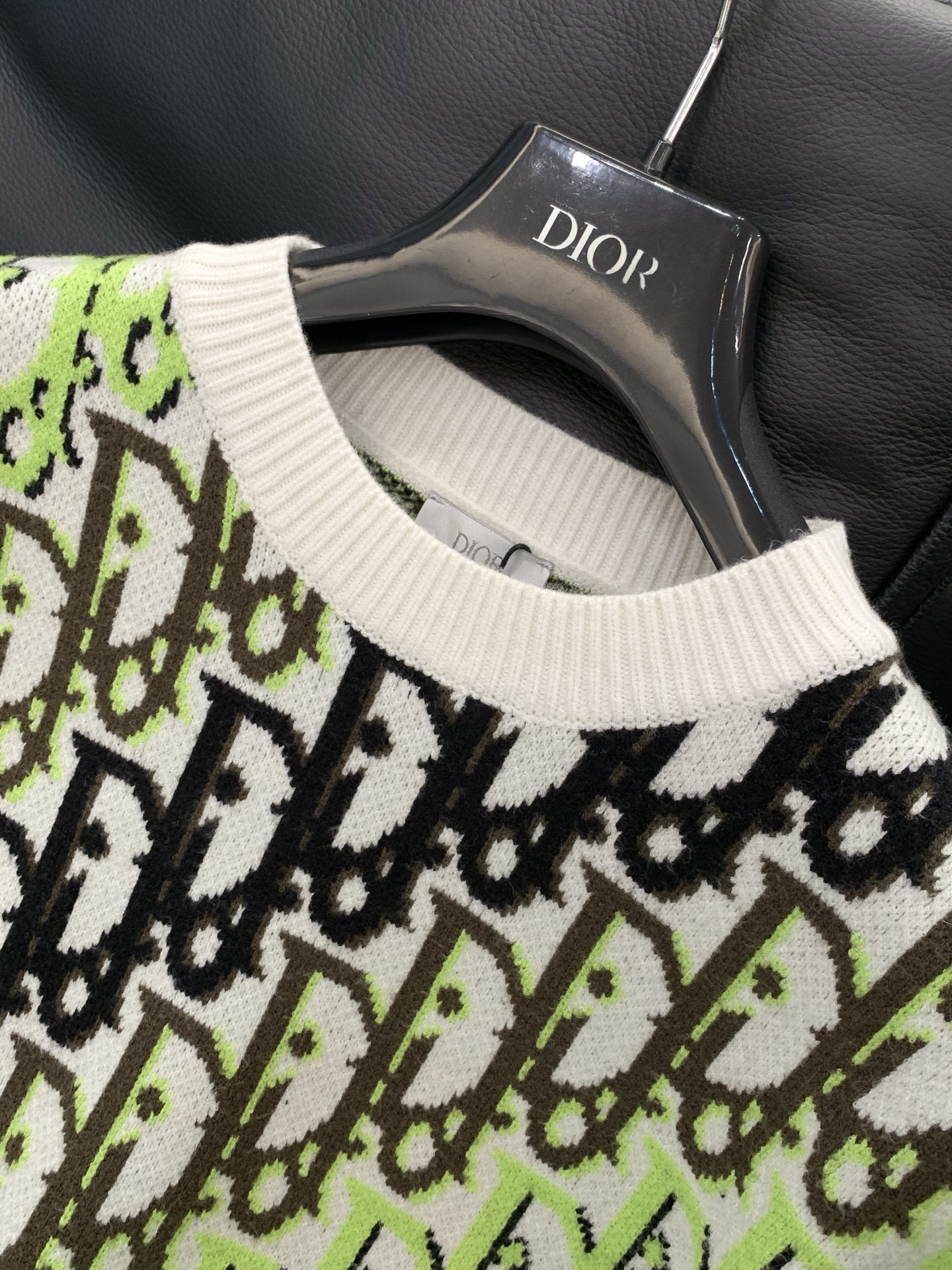 ,Dior 迪奥, 冬季新品,专柜同步有售,简约时尚休闲圆领长袖针织毛衣,原版进口面料,舒适透气,顶级针织工艺字母图案l ,Dior 迪奥, 冬季新品,专柜同步有售,简约时尚休闲圆领长袖针织毛衣,原版进口面料,舒适透气,顶级针织工艺字母图案l