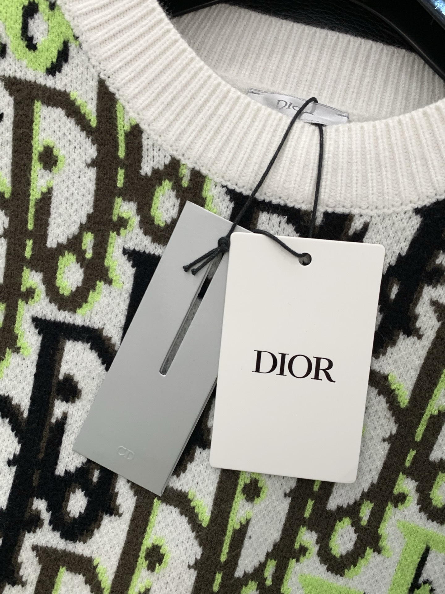 ,Dior 迪奥, 冬季新品,专柜同步有售,简约时尚休闲圆领长袖针织毛衣,原版进口面料,舒适透气,顶级针织工艺字母图案l ,Dior 迪奥, 冬季新品,专柜同步有售,简约时尚休闲圆领长袖针织毛衣,原版进口面料,舒适透气,顶级针织工艺字母图案l